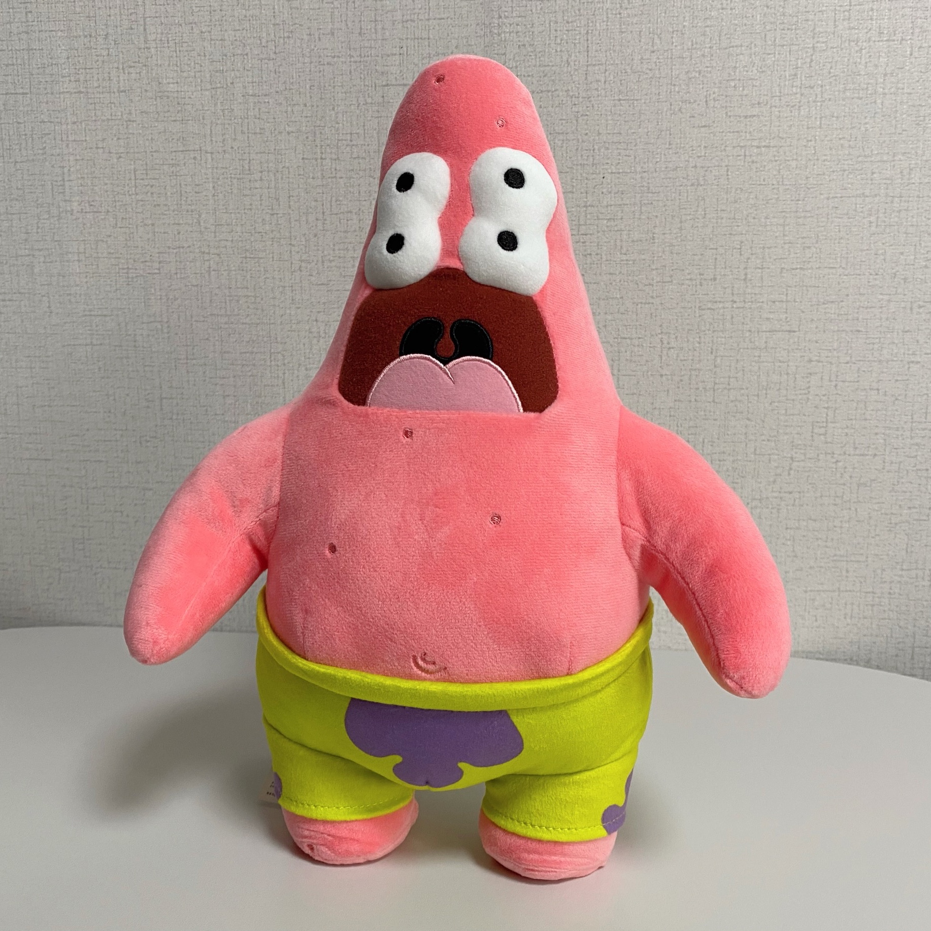 Uniqlo UT x CPFM x SpongeBob Plush Toy Patrick Star 착용 스타일
