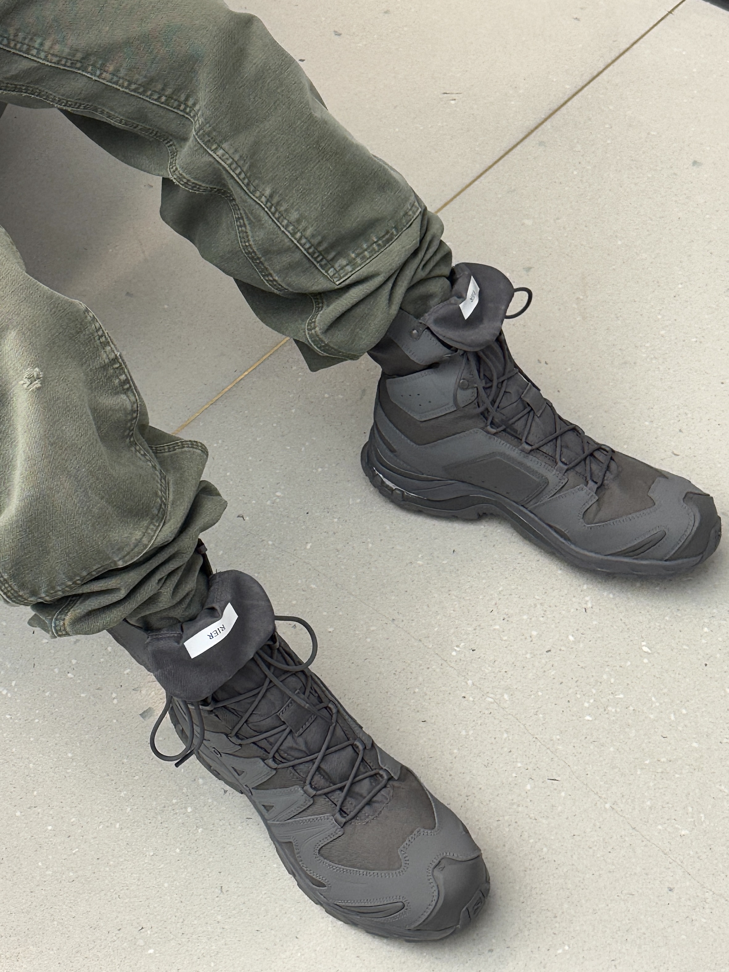 Salomon x Rier XA Jungle Castlerock 착용 스타일 - 2