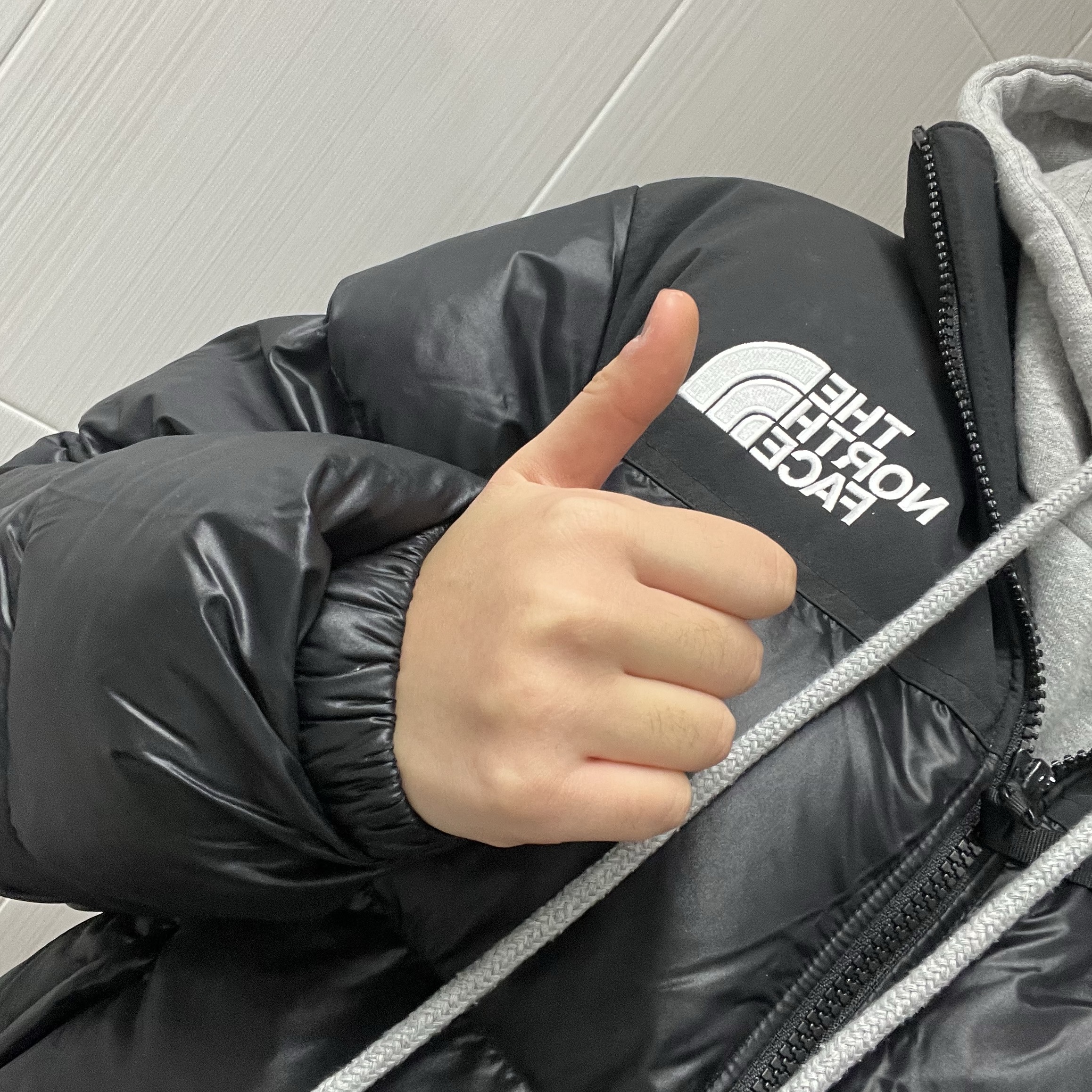 The North Face On Ball Jacket Black 착용 스타일 - 2