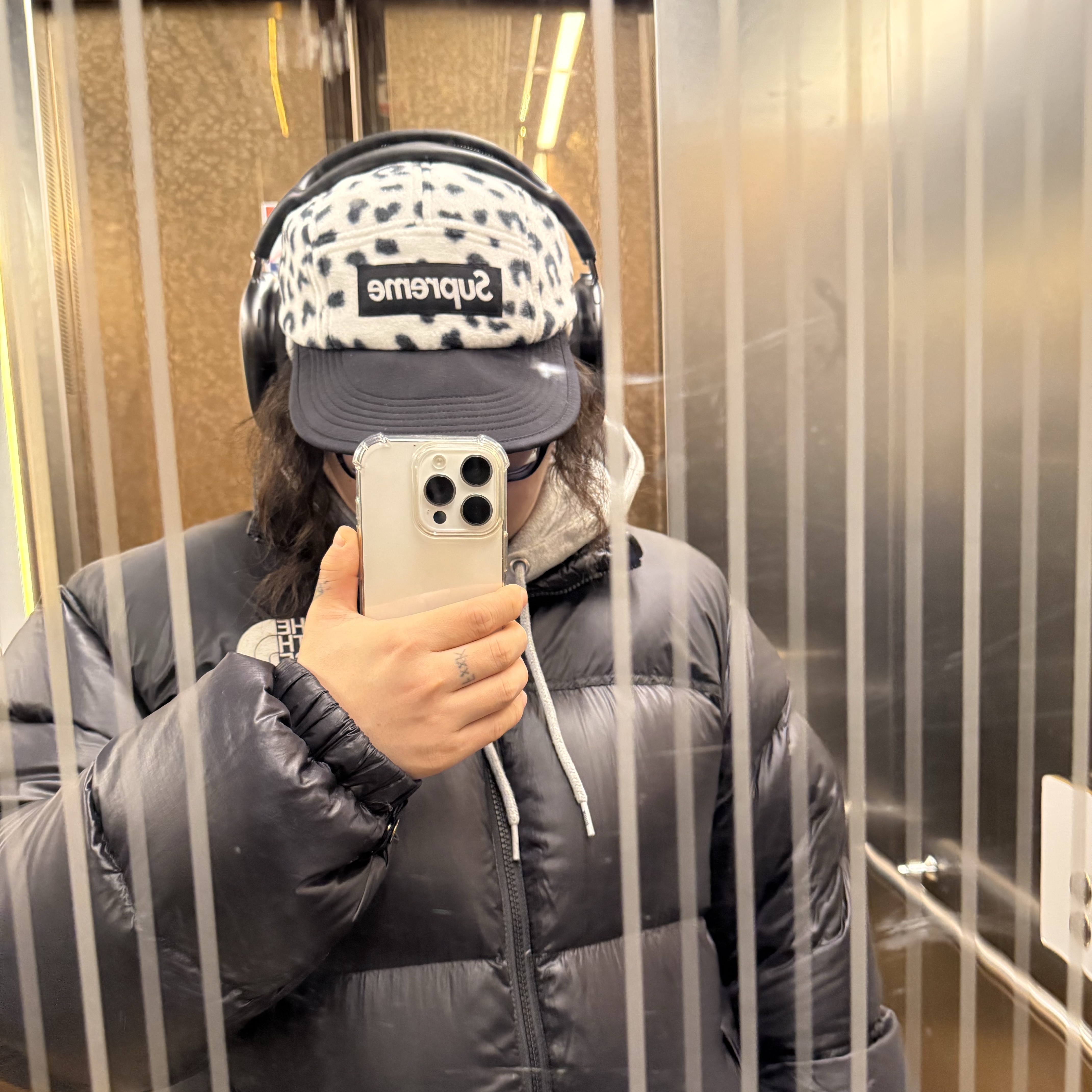 Supreme Polartec Earflap Camp Cap Leopard - 24FW, The North Face 1996 Eco Nuptse Jacket Black 착용 스타일 - 2