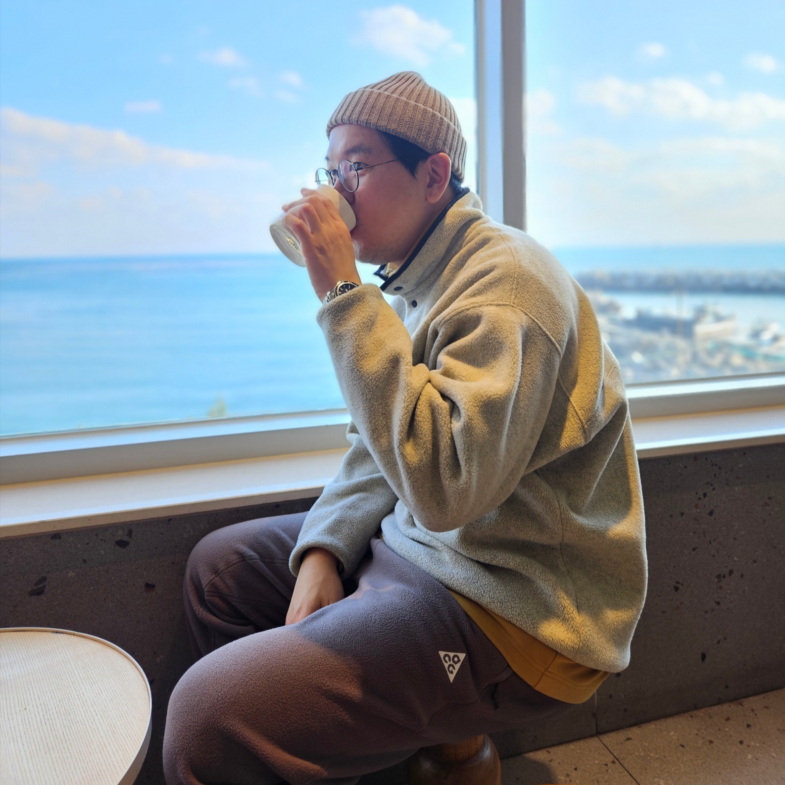 Patagonia Synchilla Snap-T Fleece Pullover Oatmeal Heather, New Balance 990v2 Made in USA Navy 착용 스타일 - 7