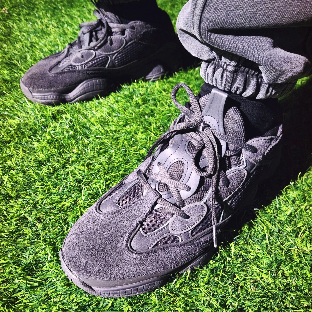 Adidas Yeezy 500 Utility Black 2018/2020 착용 스타일 - 5