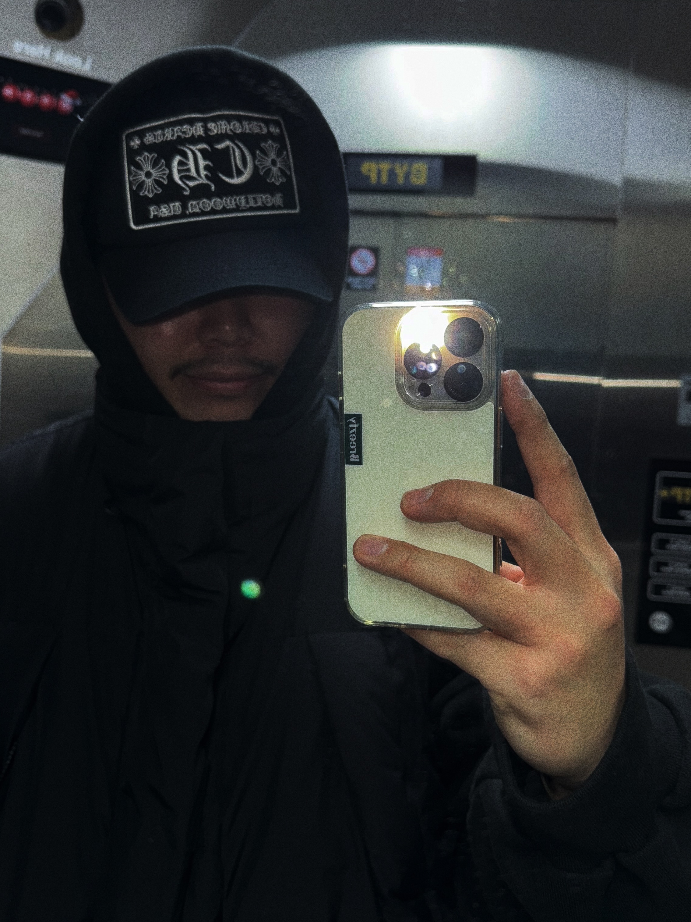 Chrome Hearts CH Hollywood Trucker Hat Black, Nike Air Max Plus Bright Ceramic and Tour Yellow 착용 스타일 - 2