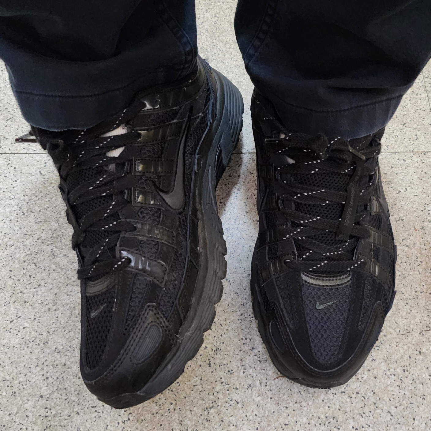 Nike P-6000 PRM Triple Black 착용 스타일