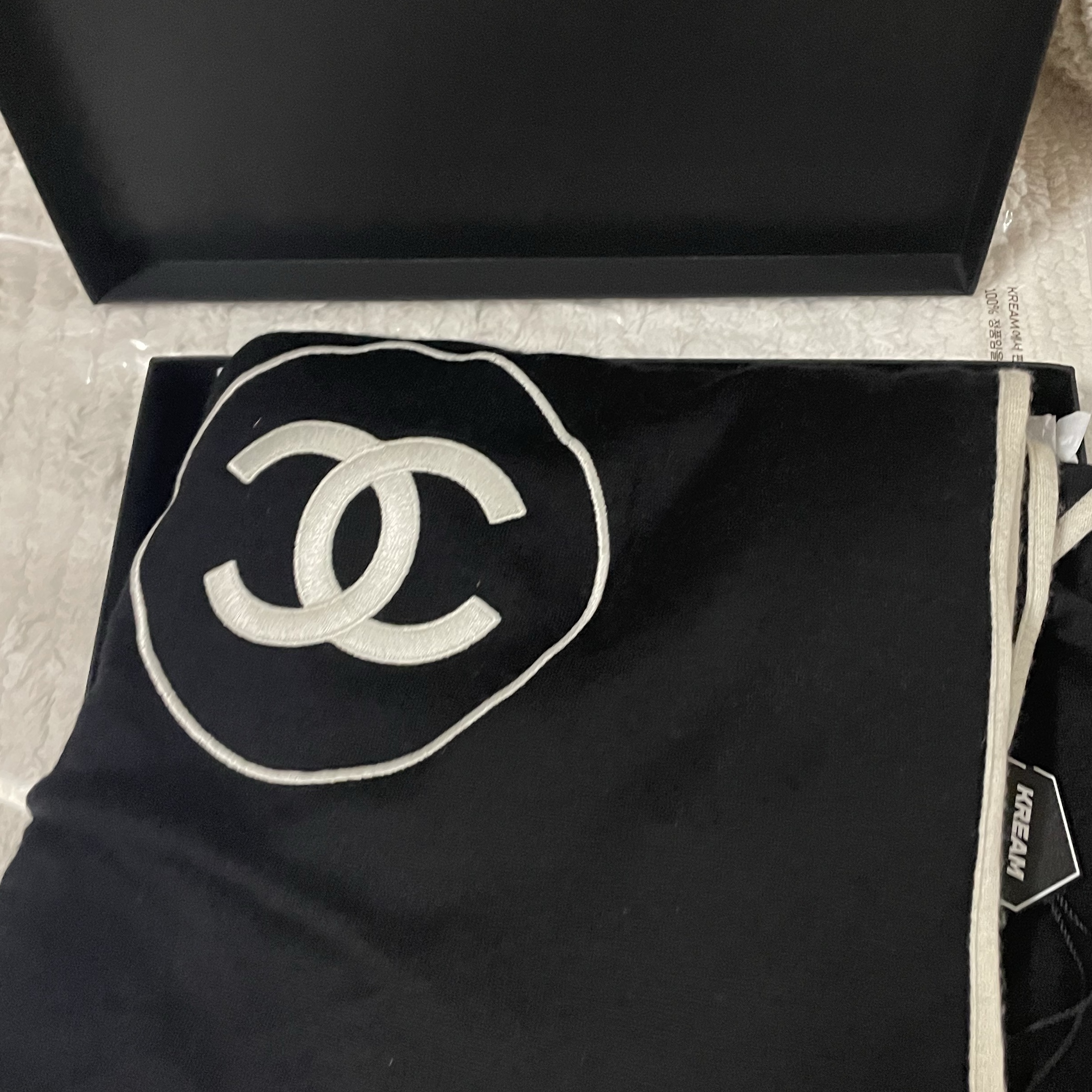 (W) Chanel Scarf Cashmere Silk & Black Ivory 착용 스타일