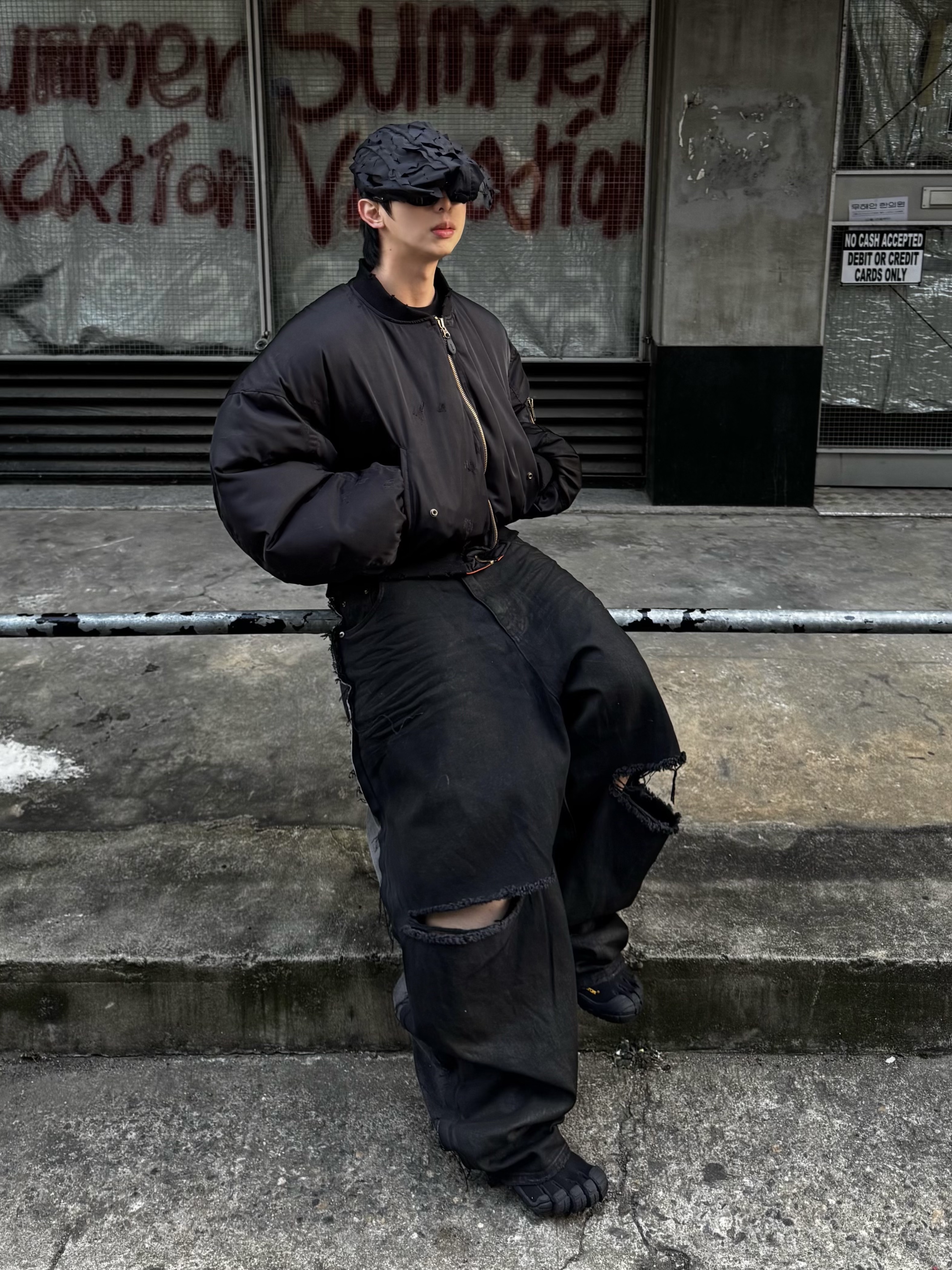 Project G/R Reversible Puffer Bomber Jacket Black, Project G/R Two Faced Denim Pants Black 착용 스타일 - 1