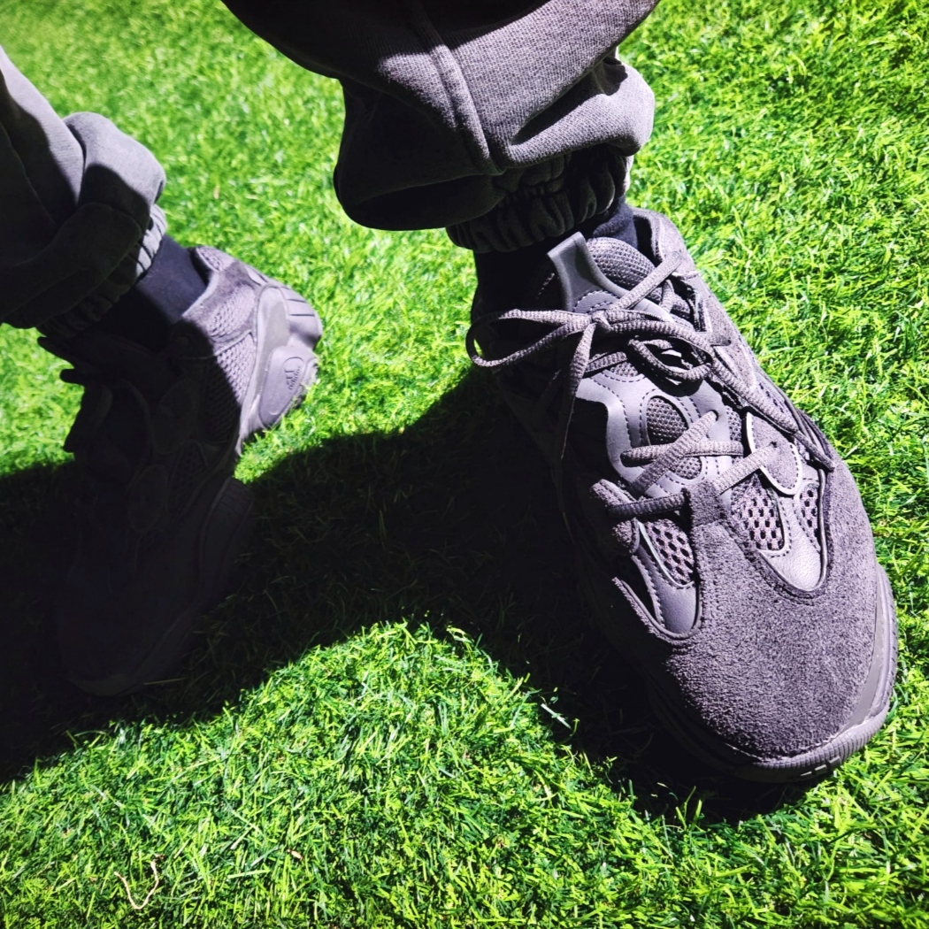 Adidas Yeezy 500 Utility Black 2018/2020 착용 스타일 - 4