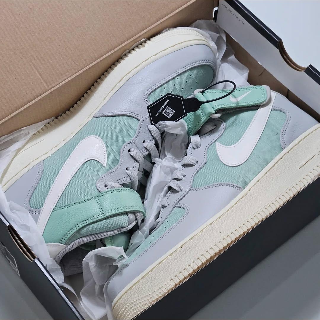 Nike Air Force 1 Mid '07 LX Grey Fog and Enamel Green 착용 스타일