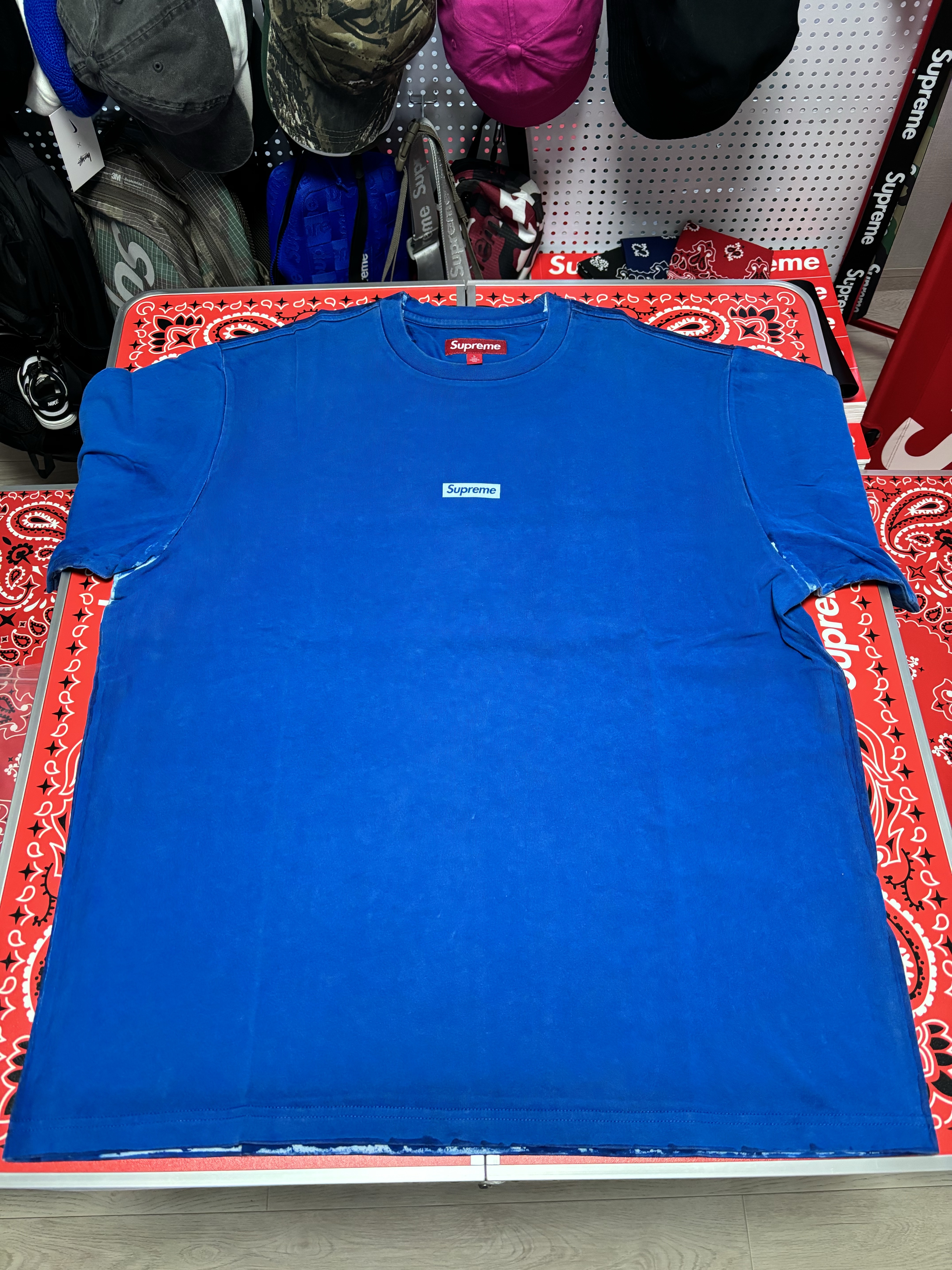 Supreme Big Logo Chenille Varsity Jacket Red - 24SS, Supreme Overprint Small Box S/S Top Blue - 24SS 착용 스타일 - 4