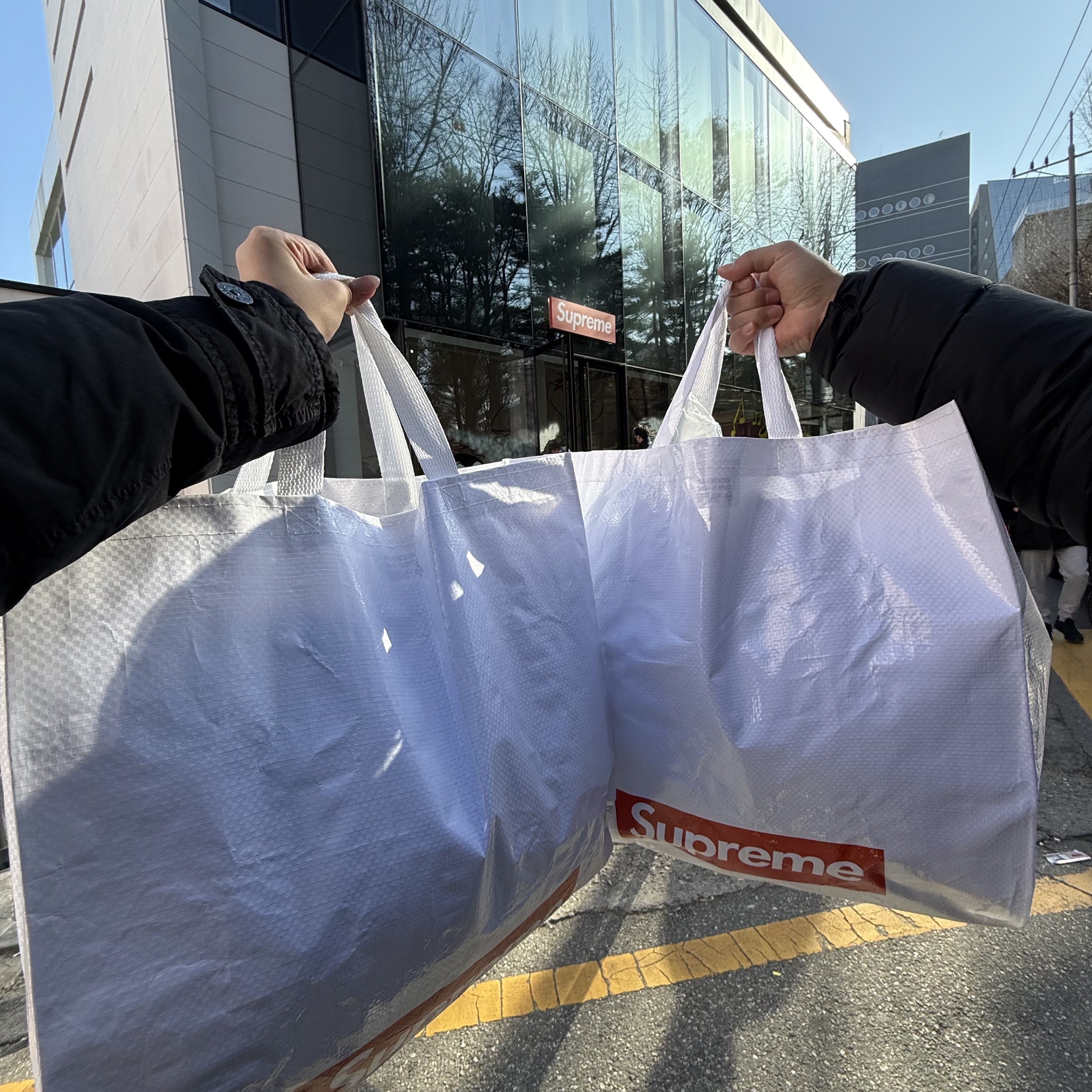 Supreme Box Logo Hooded Sweatshirt Heather Grey - 24FW, Supreme Box Logo Hooded Sweatshirt Black - 24FW 착용 스타일