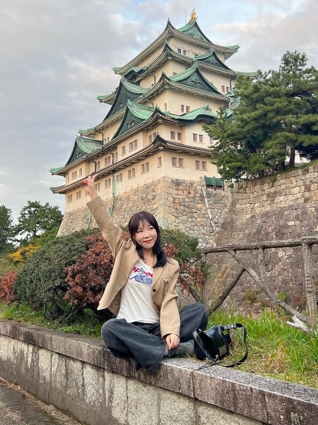 (W) Hysteric Glamour Speedster Chibi T-Shirt White, Matin Kim Half Shirring Ribbon Round Bag Black 착용 스타일 - 2