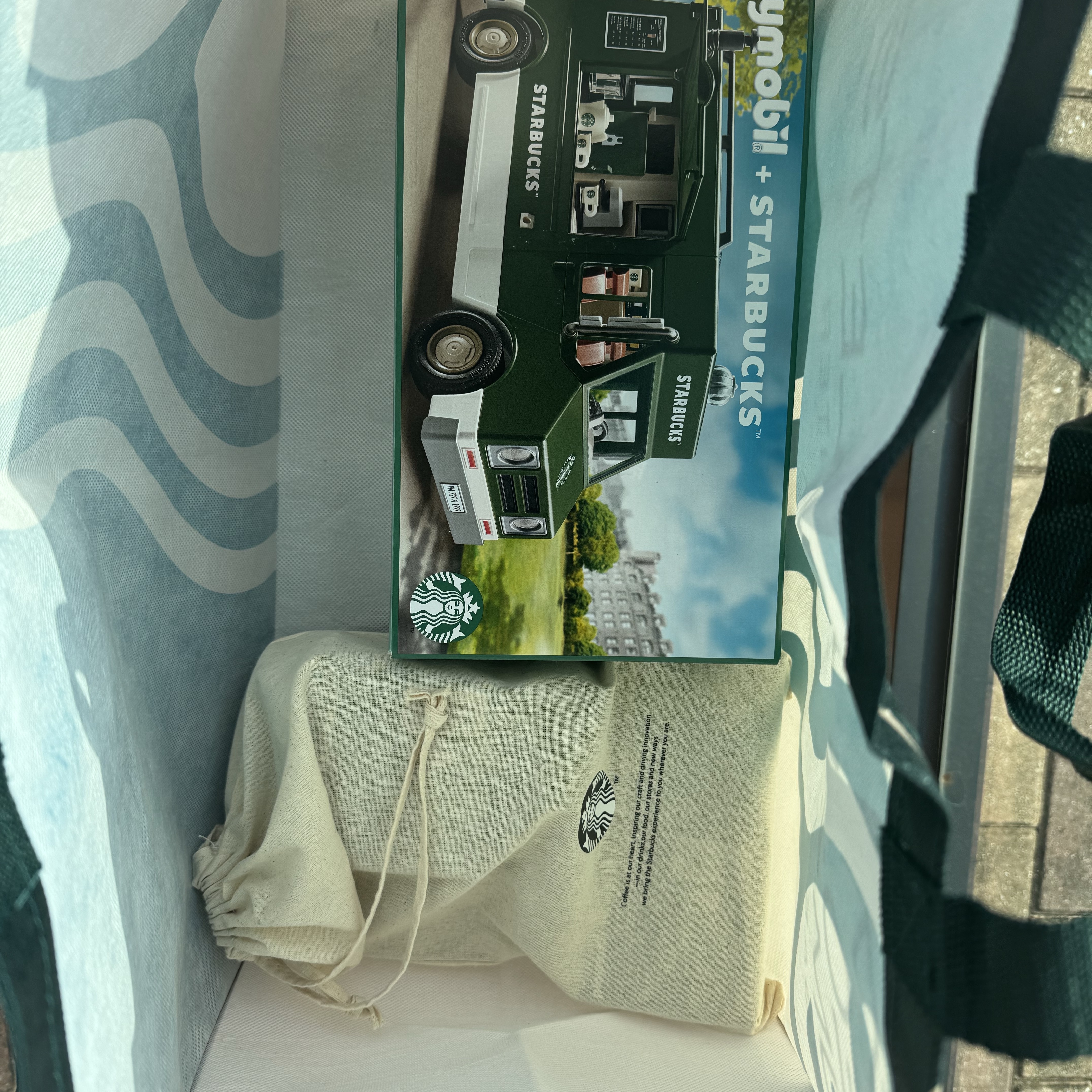 Starbucks x Playmobil Coffee Truck, Starbucks x Playmobil Buddy Kim 착용 스타일 - 2