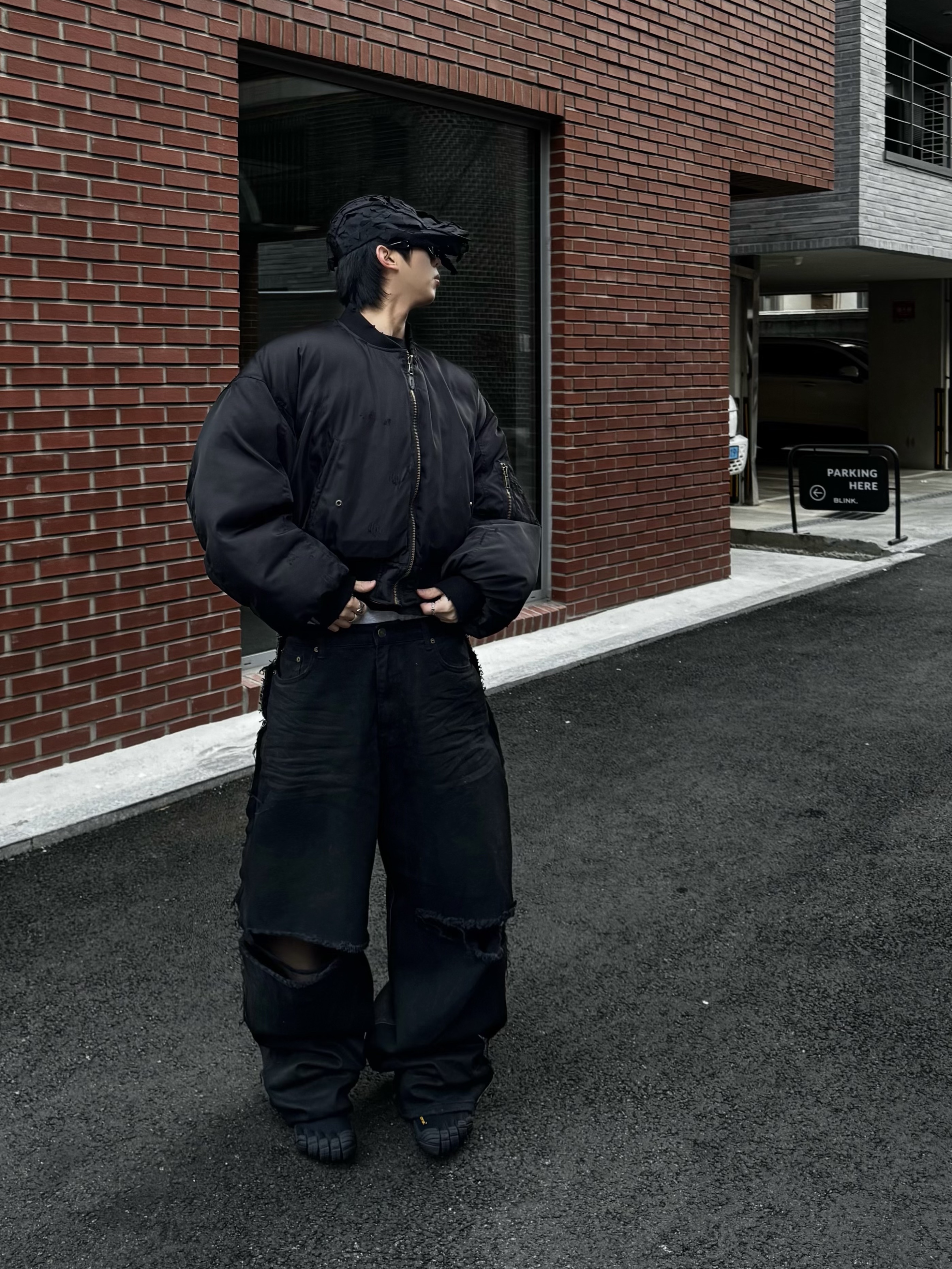 Project G/R Reversible Puffer Bomber Jacket Black, Project G/R Two Faced Denim Pants Black 착용 스타일 - 5