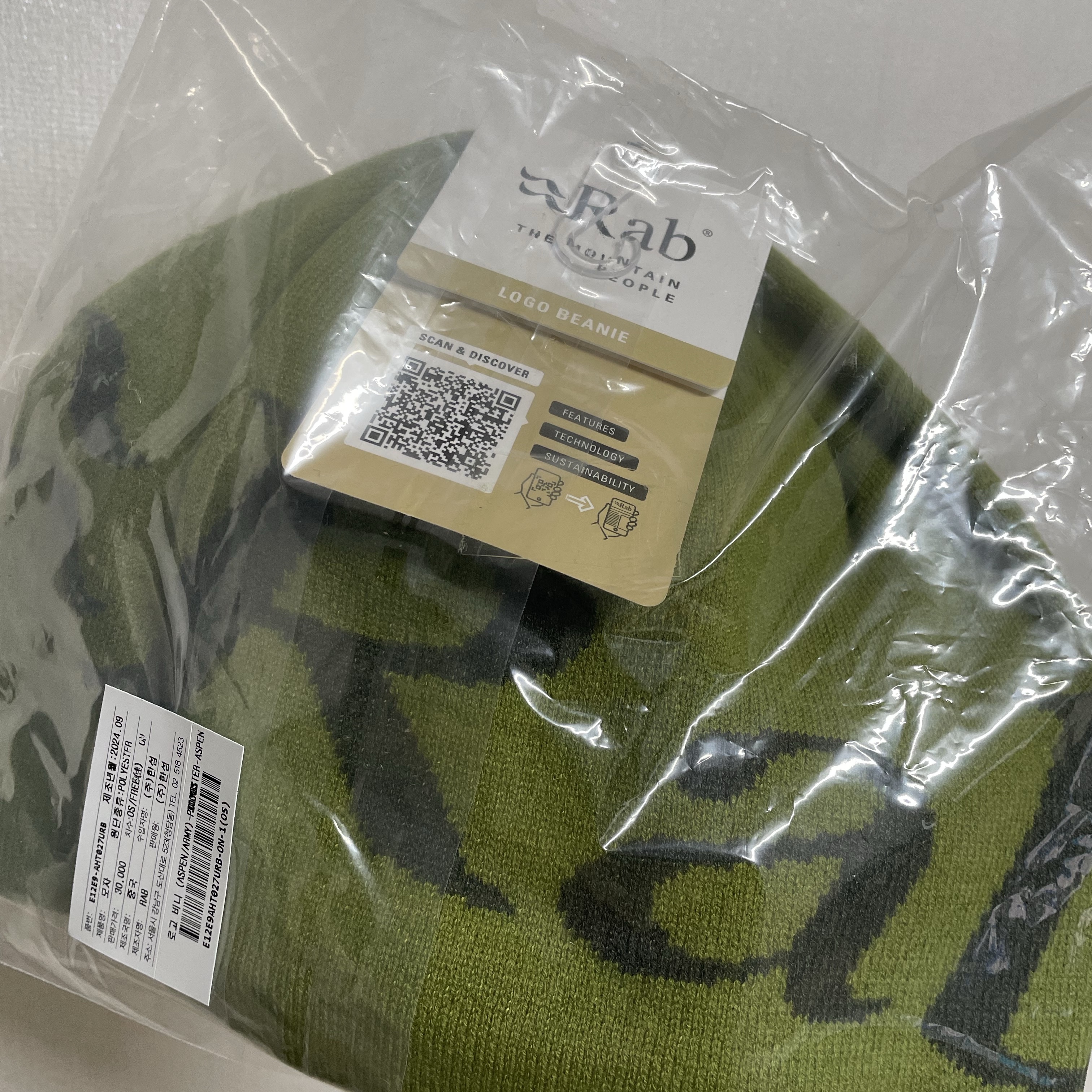 Rab Logo Beanie Aspen Green Army 착용 스타일