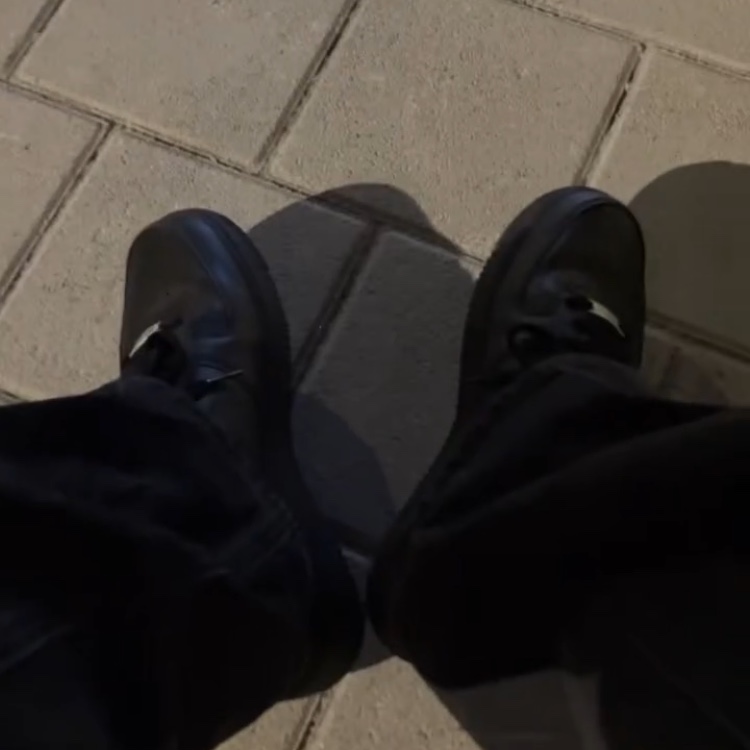 Nike Air Force 1 '07 Low Triple Black 착용 스타일