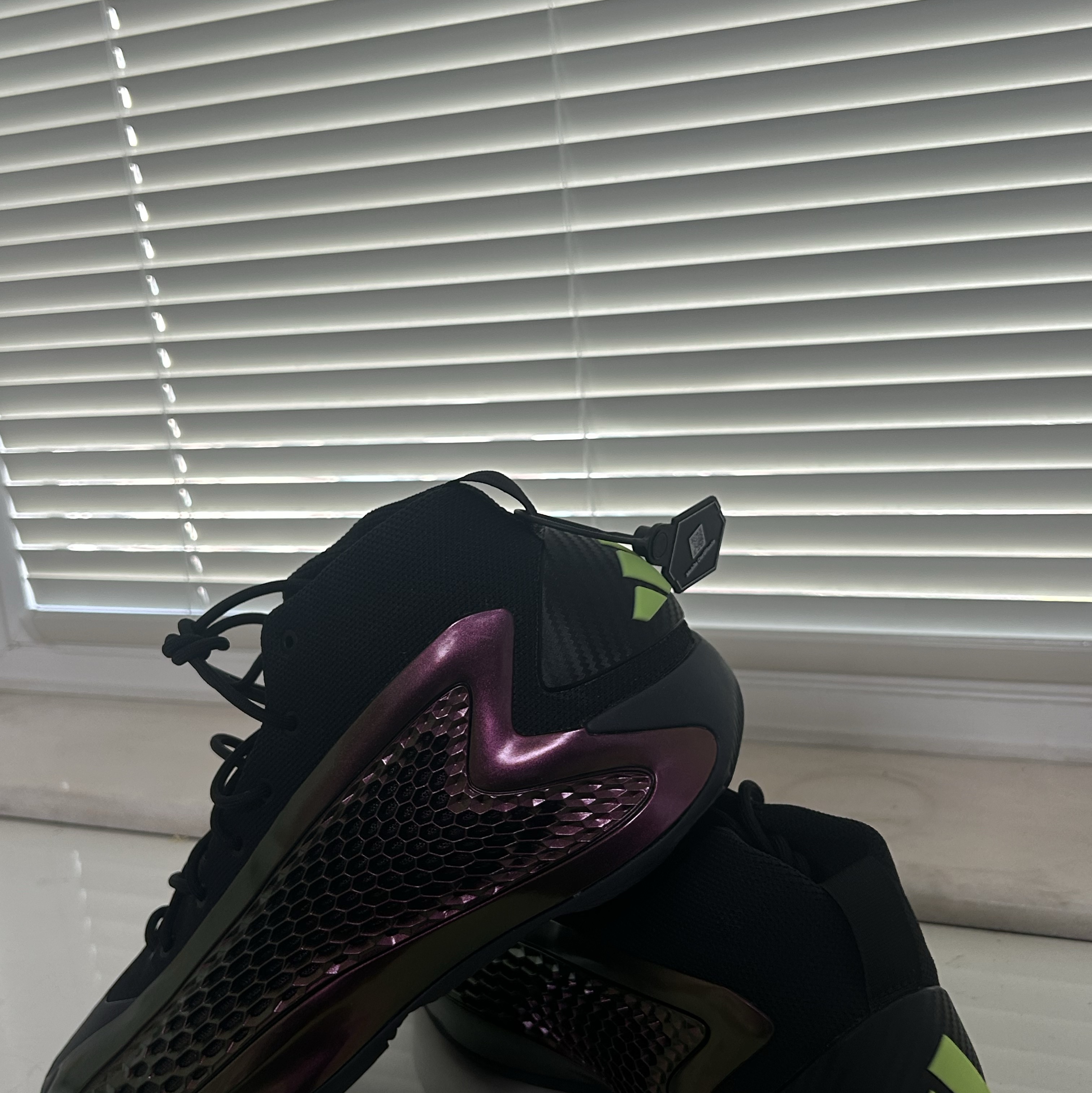 Adidas A.E. 1 Core Black Carbon 착용 스타일