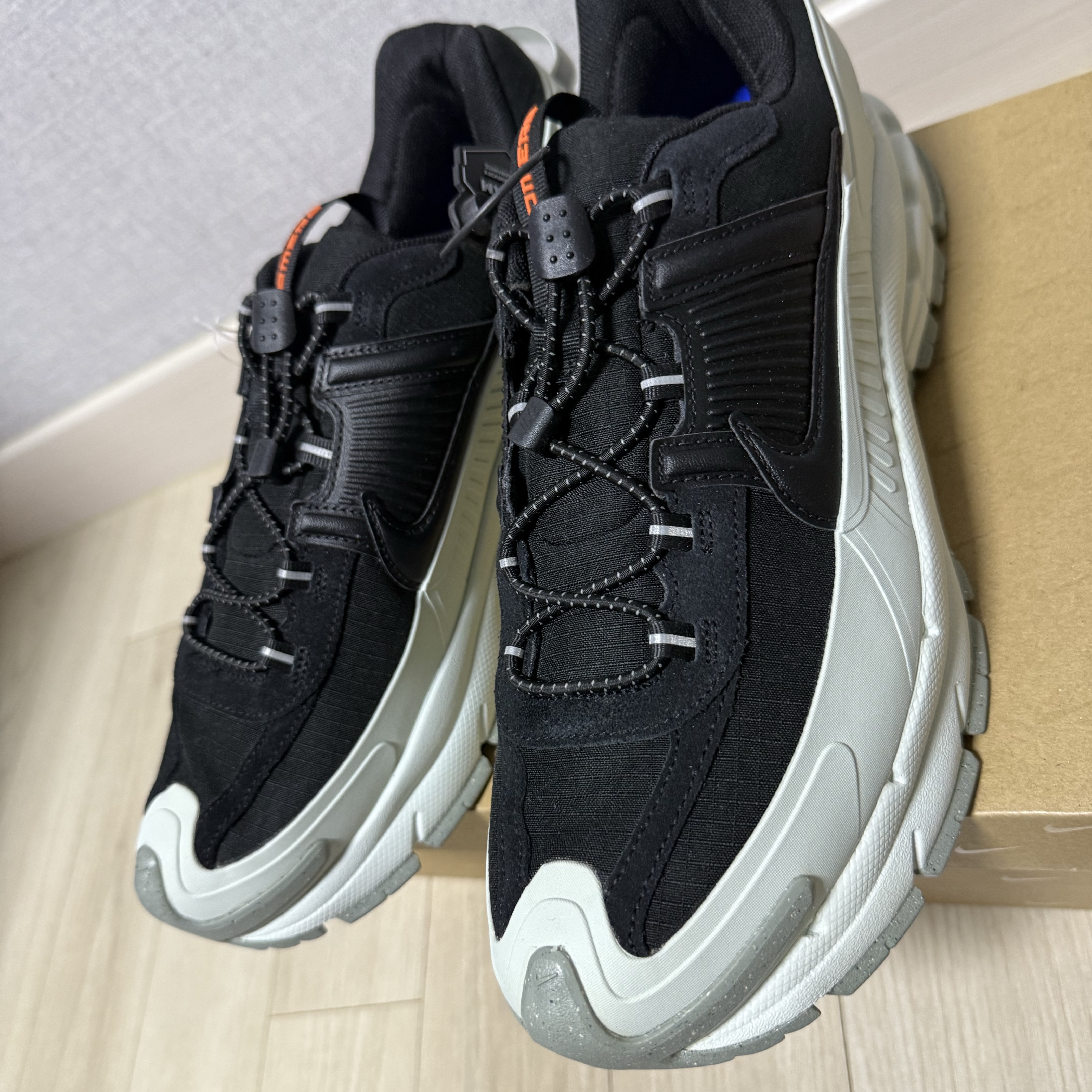 Nike Zoom Vomero 5 Roam Black Light Silver 착용 스타일