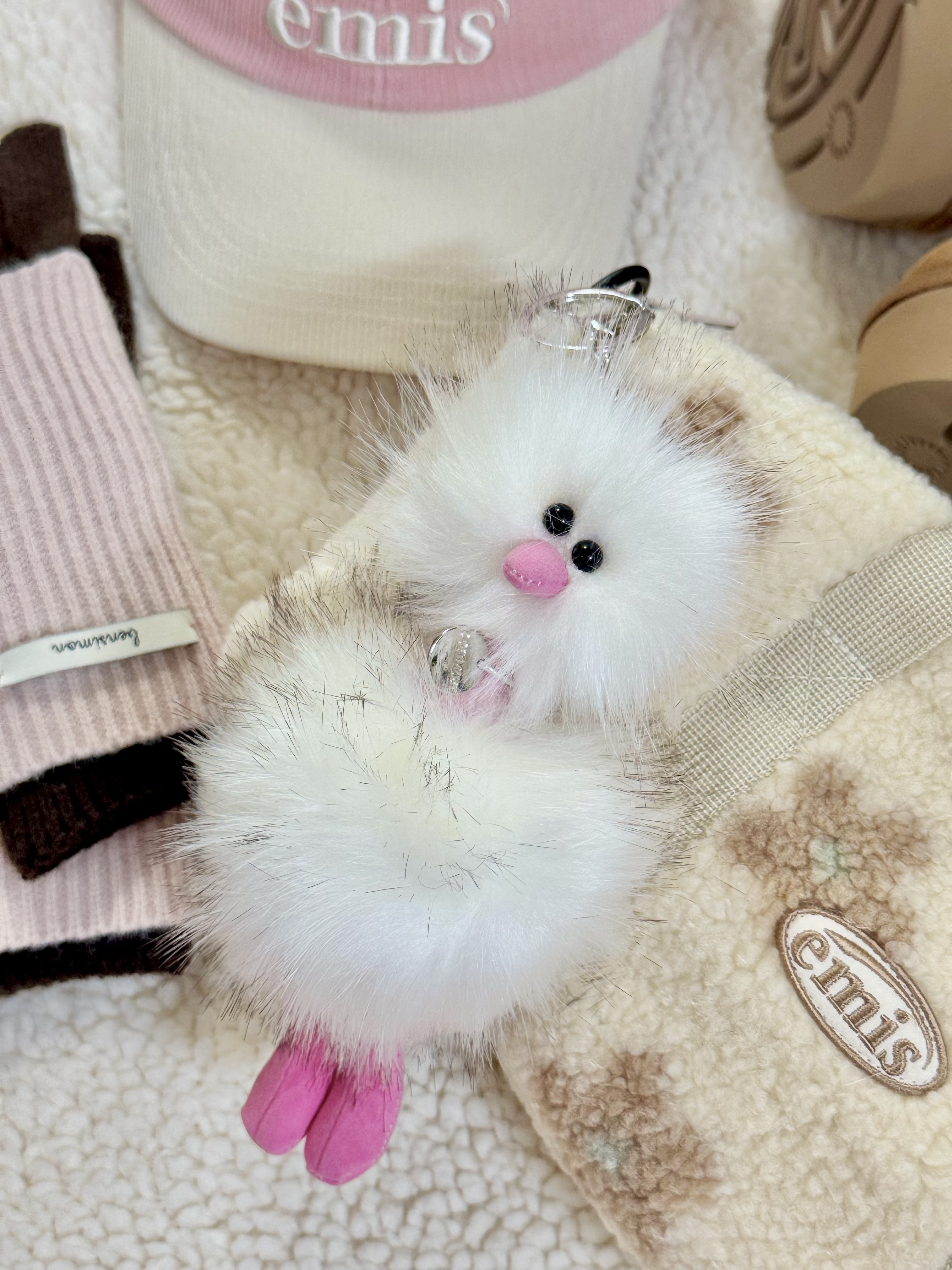 Emis Flower Boucle Crossed Body Bag Cream, Emis Corduroy Two Tone Ball Cap Light Pink 착용 스타일 - 2