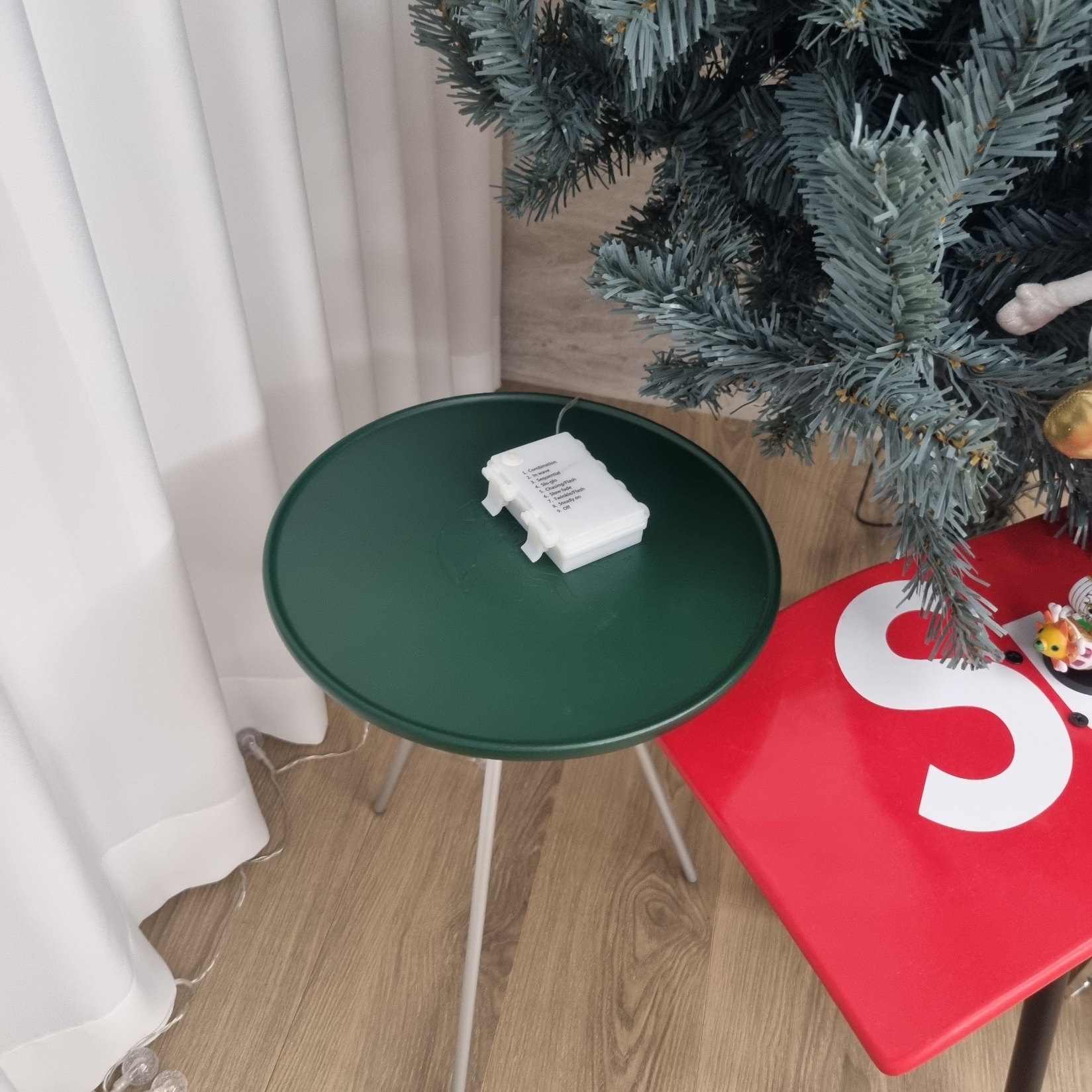 Starbucks x Helinox Side Table Green 착용 스타일