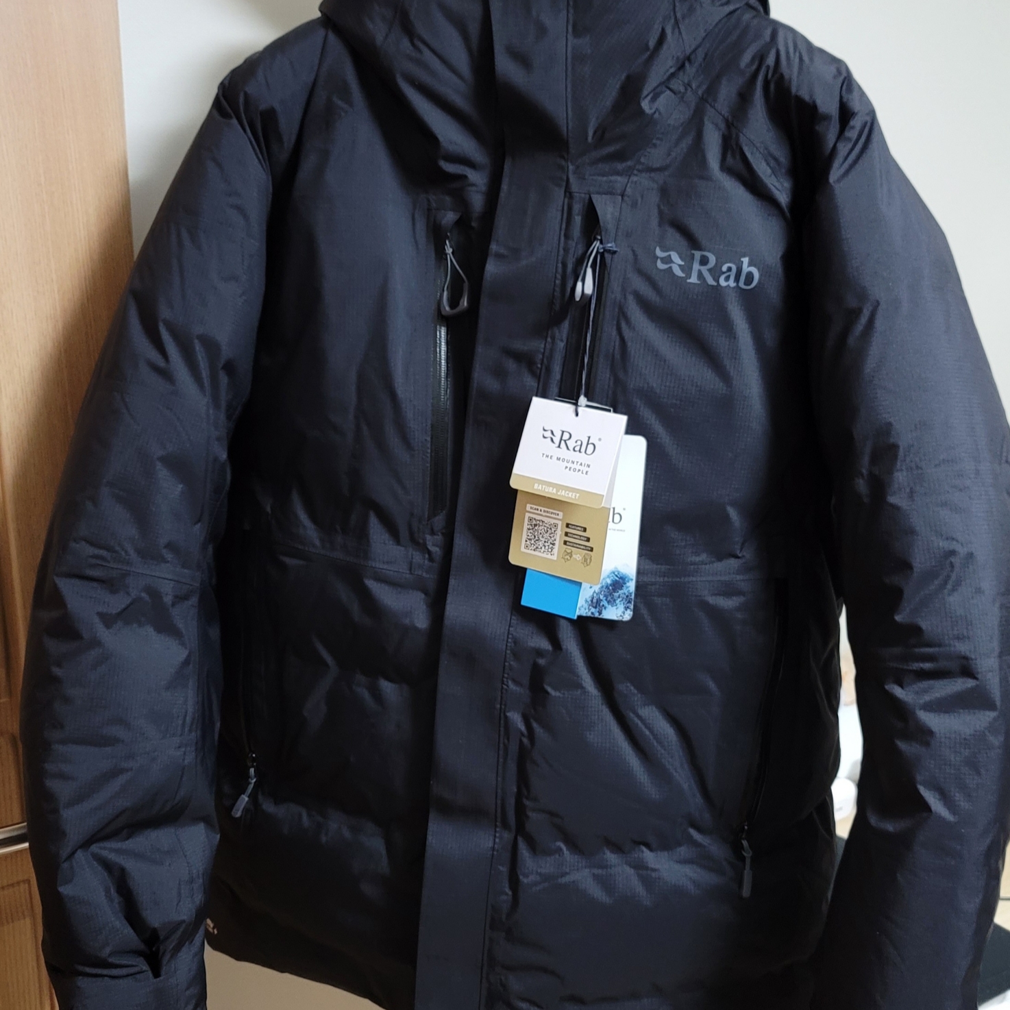 Rab Batura Waterproof Down Jacket Black 착용 스타일