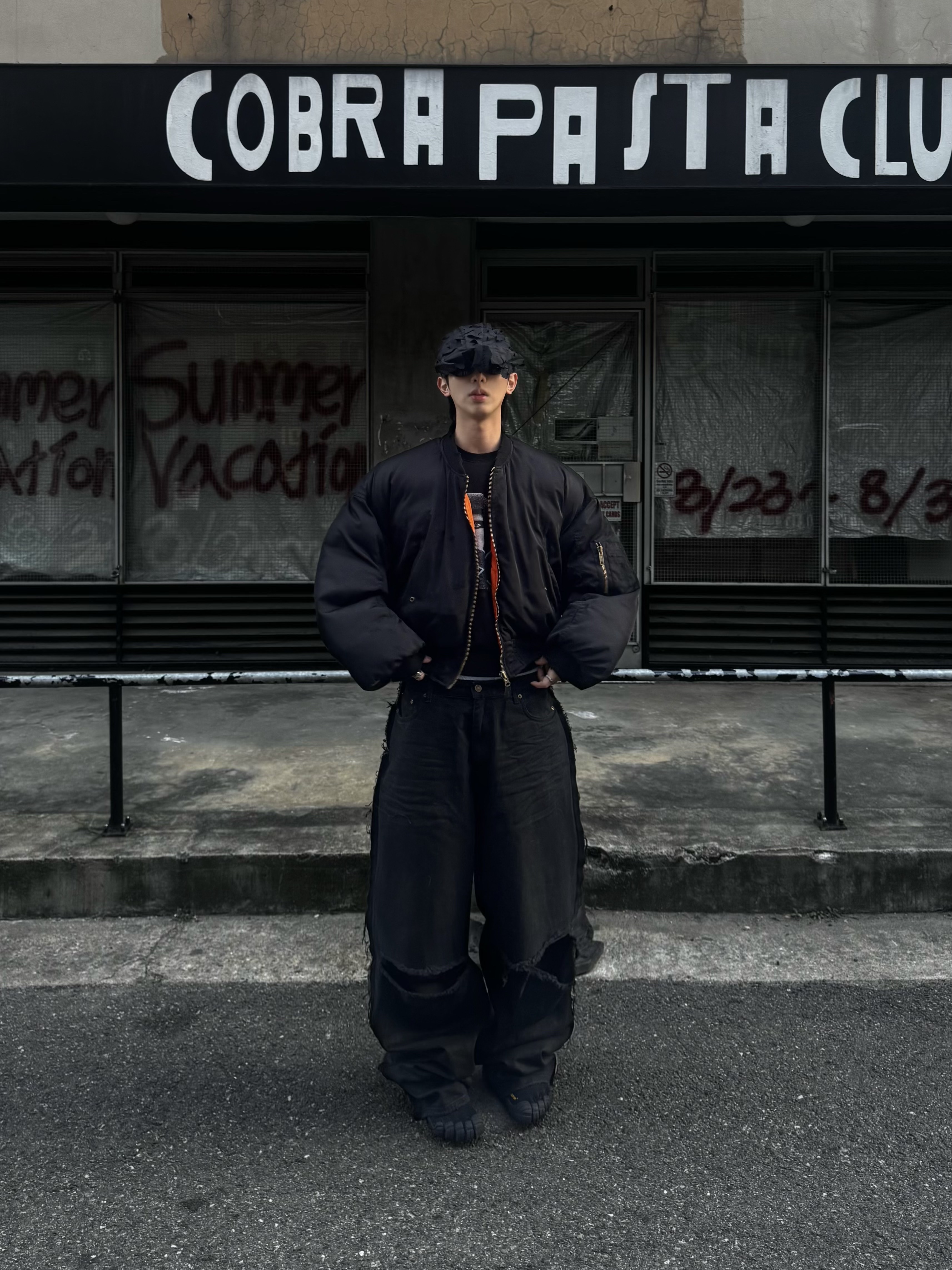 Project G/R Reversible Puffer Bomber Jacket Black, Project G/R Two Faced Denim Pants Black 착용 스타일 - 4