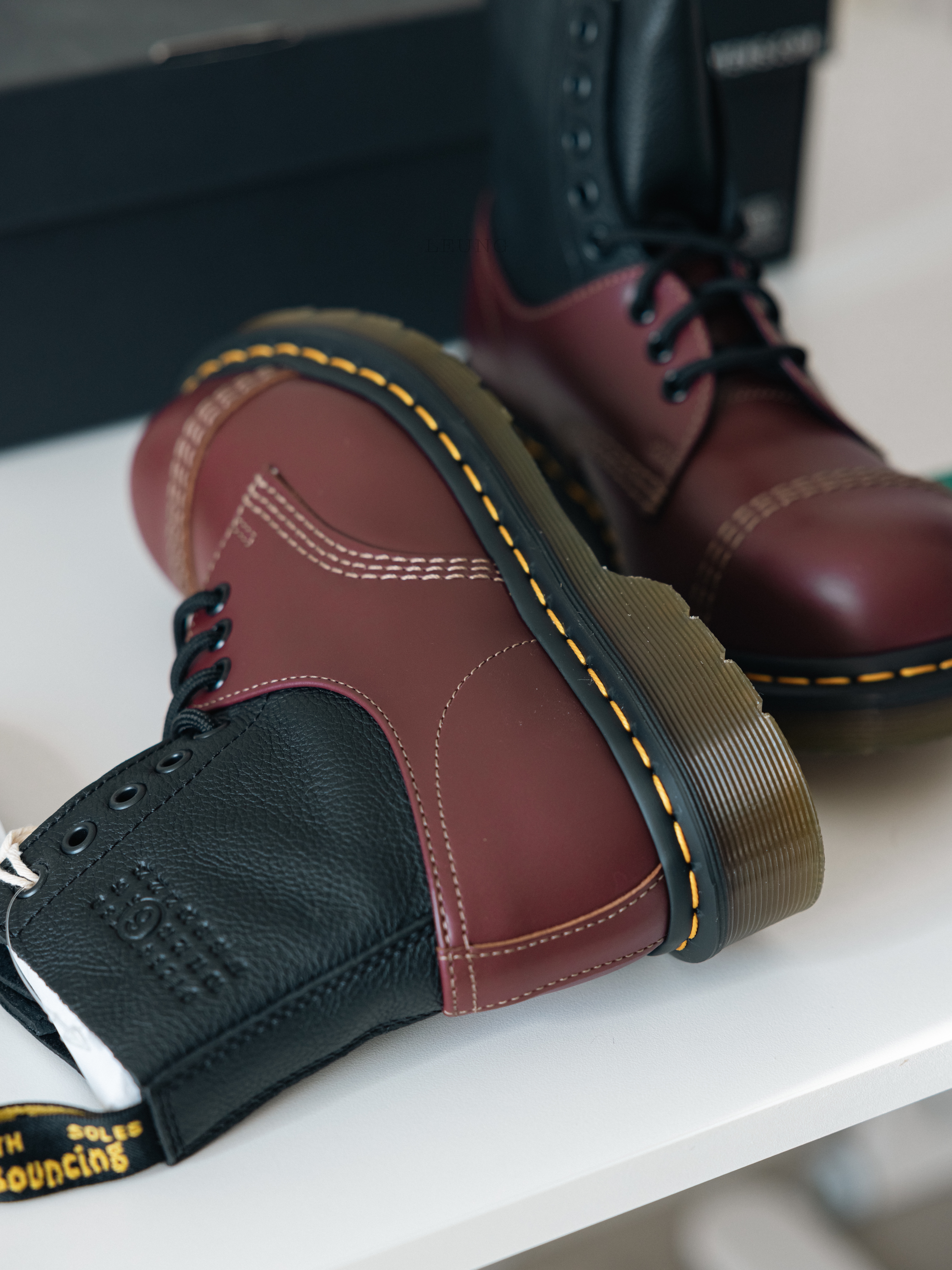 Dr. Martens x MM6 Maison Margiela 1460/1461 Twist ST Vintage Smooth Virginia Multi 착용 스타일 - 3