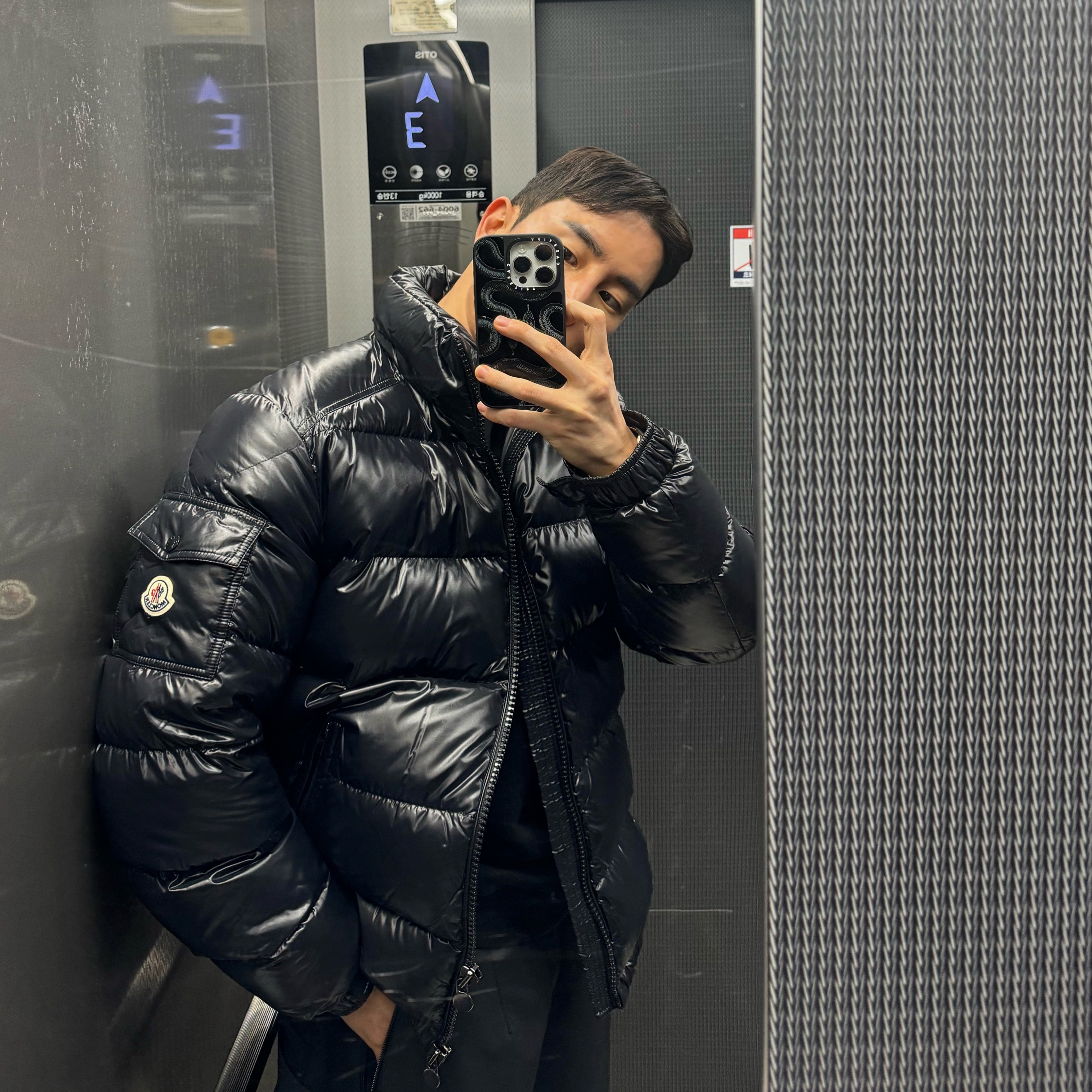 Moncler Maya Short Down Jacket Black - 24FW 착용 스타일