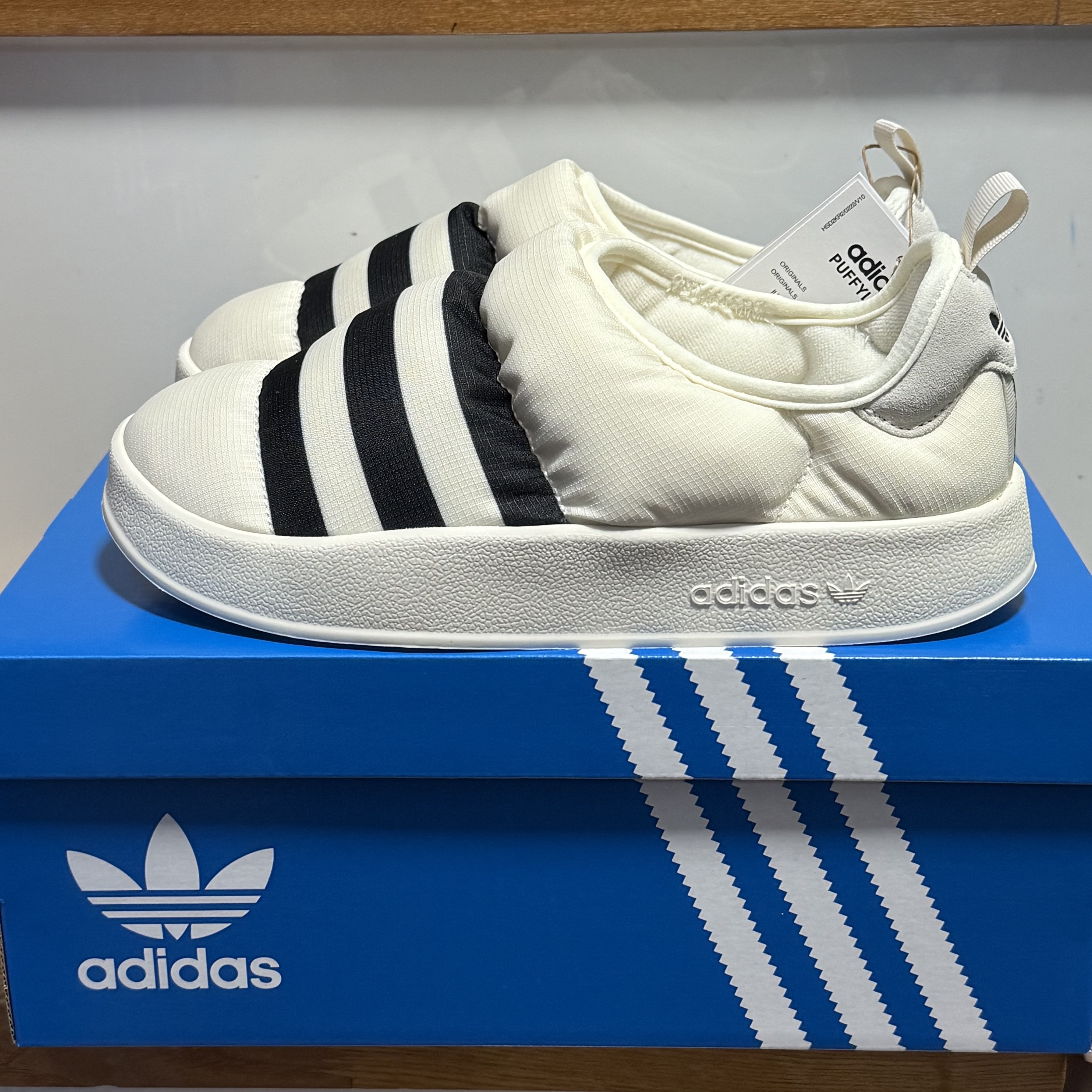 Adidas Puffylette Off White 착용 스타일