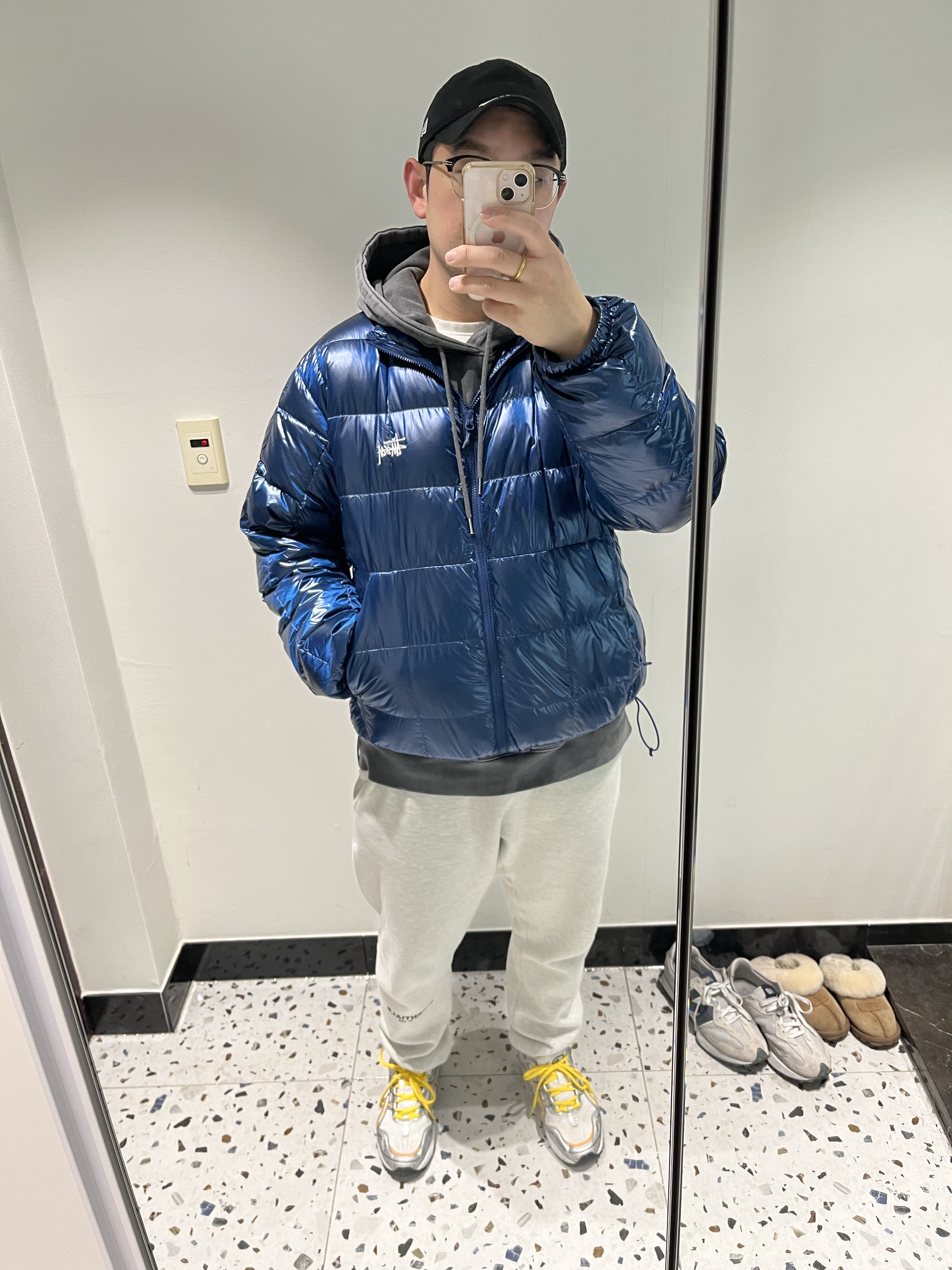 Stussy Midweight Puffer Royal, Essentials The Core Collection Sweatpants Light Oatmeal 착용 스타일