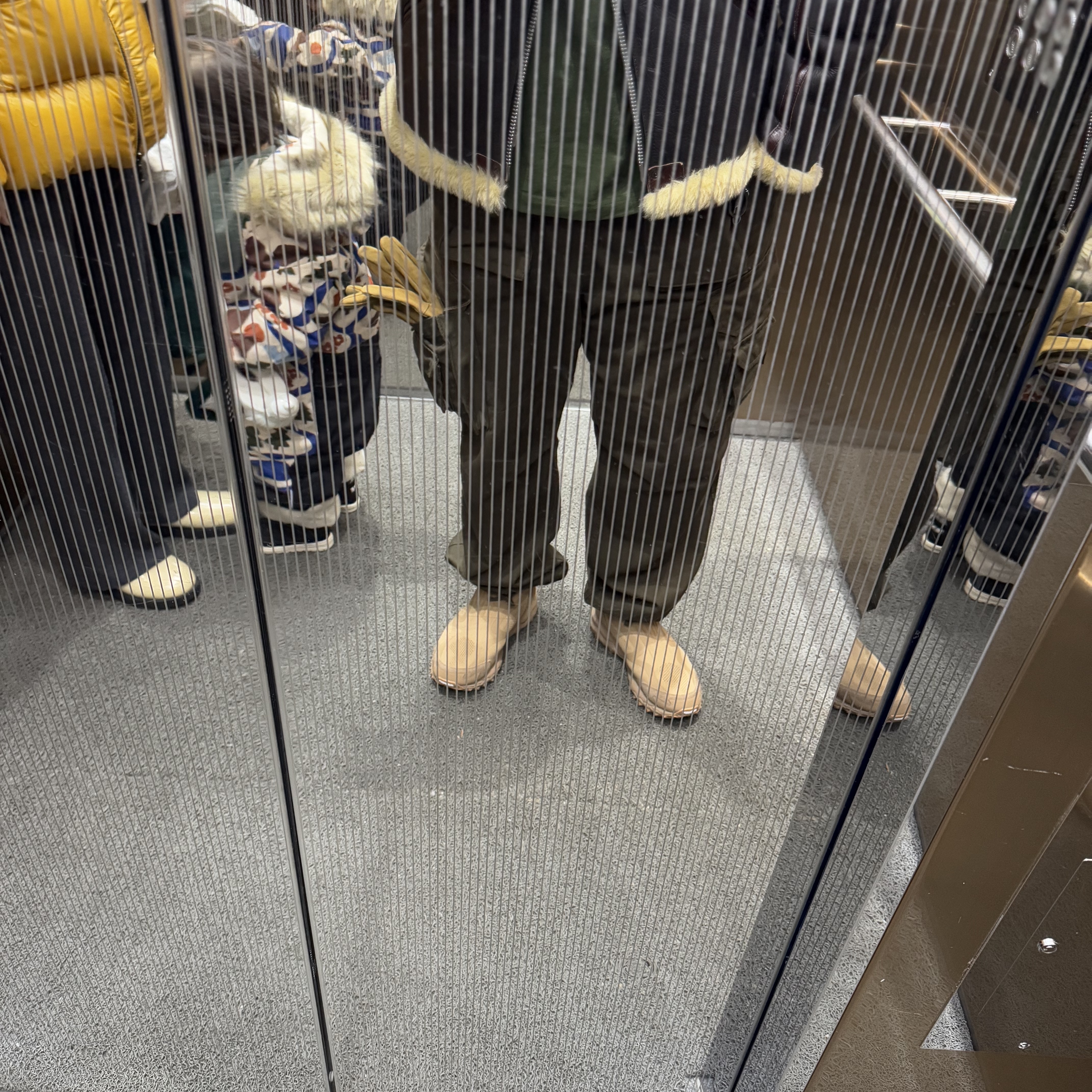 Mizuno Wave Mujin TL MID GTX nonnative Tiger's Eye White, (W) UGG Classic Clear Mini Boots Natural Black 착용 스타일 - 2