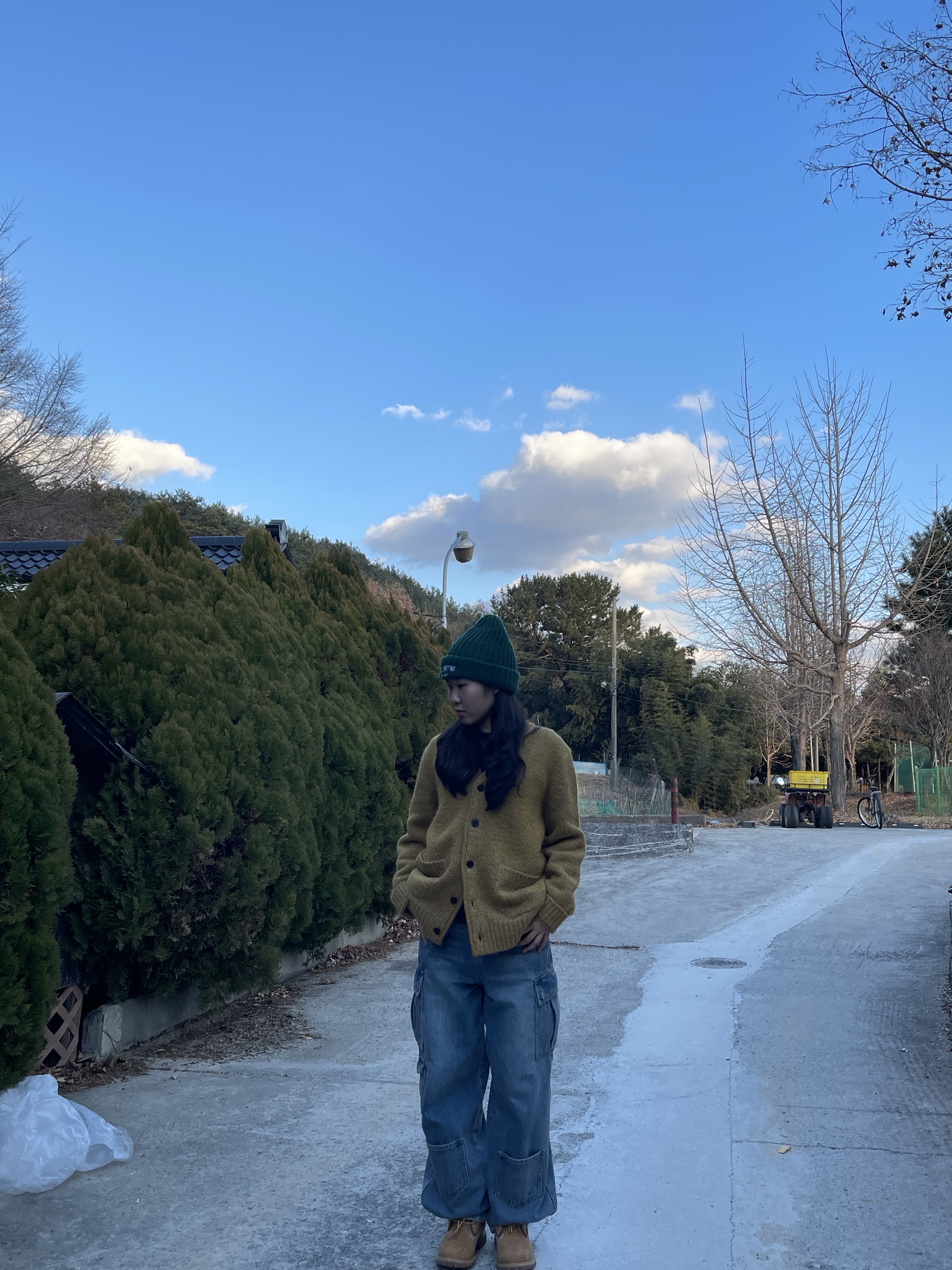 Supreme Classic Logo Chunky Ribbed Beanie Dark Green - 24FW, Timberland Premium 6 inch Waterproof Boot Wheat Nubuck - Medium 착용 스타일 - 3