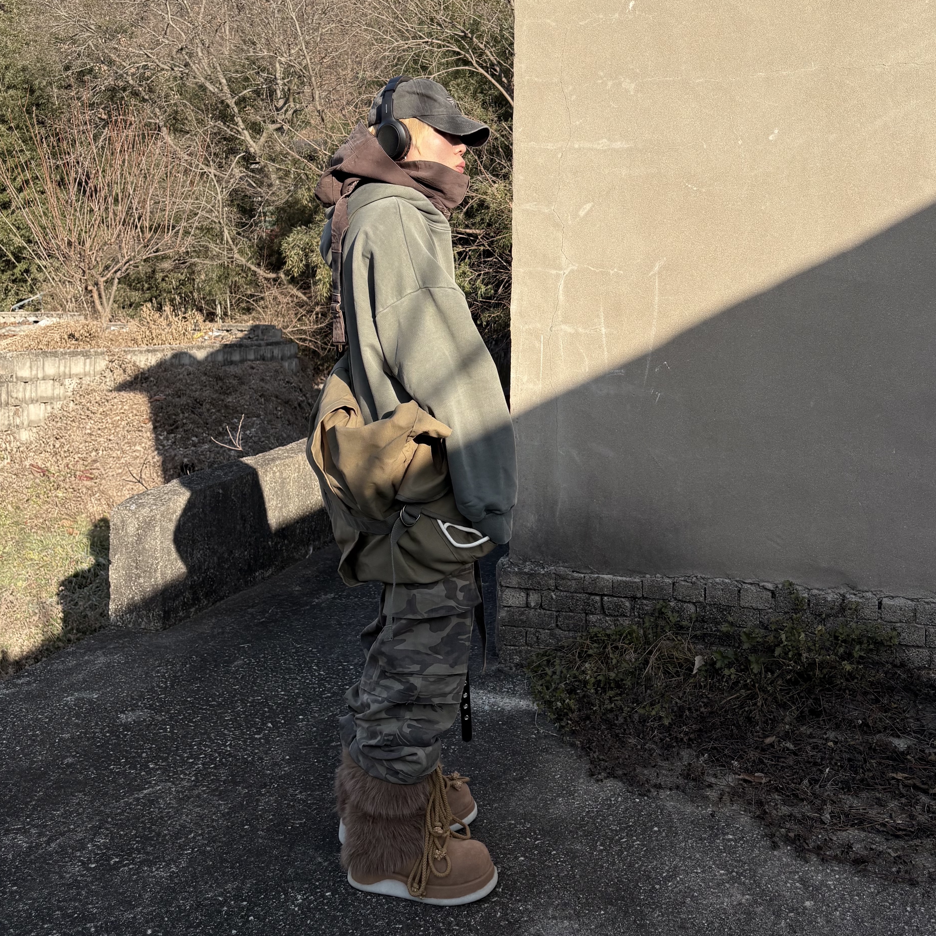 Wapworks Herringbone Belted Cargo Pants Camo 착용 스타일 - 4