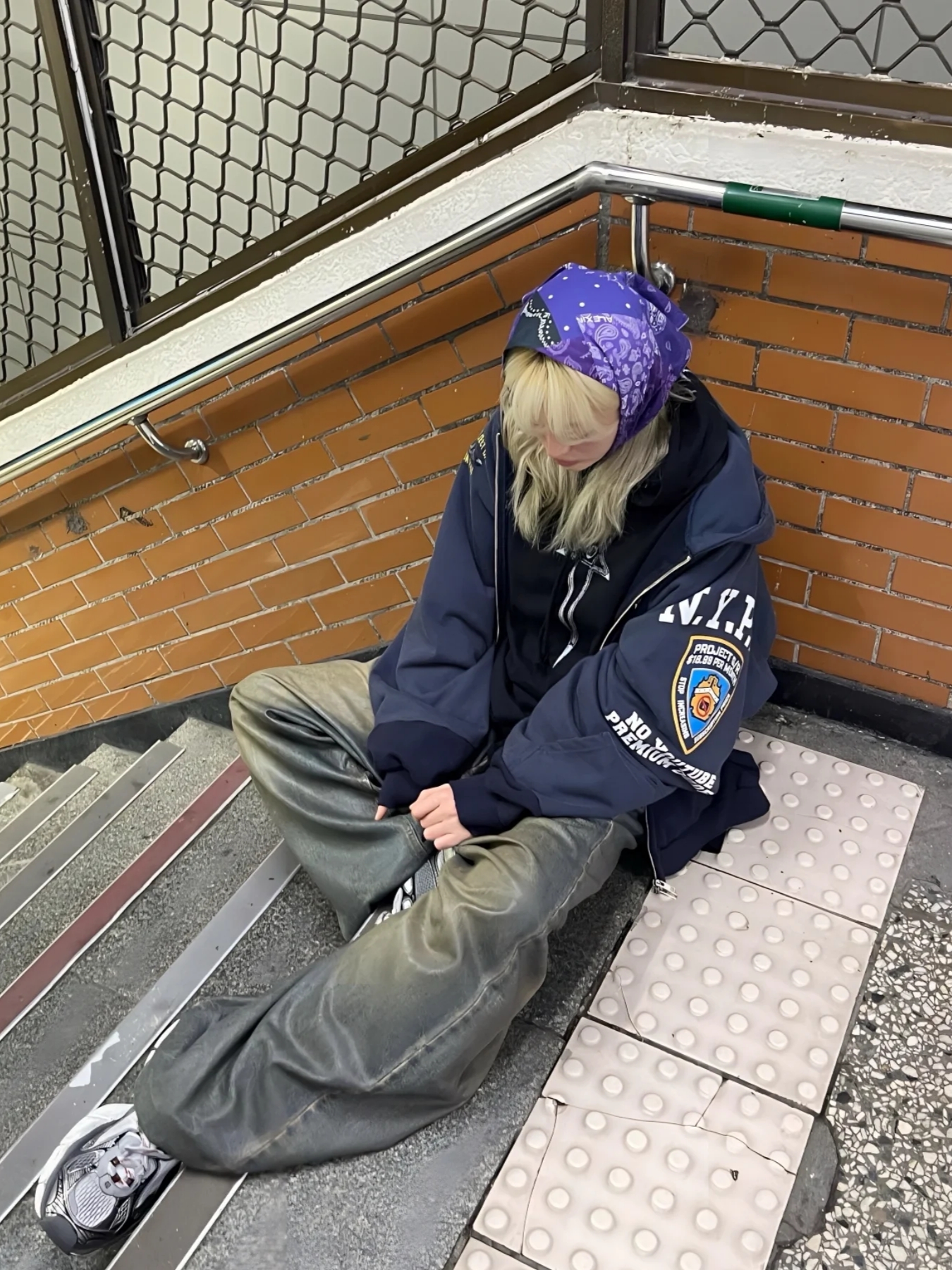 Project G/R Reconstructed Folded Zip Hoodie Navy, Project G/R Coated Backward Denim Blue 착용 스타일 - 3