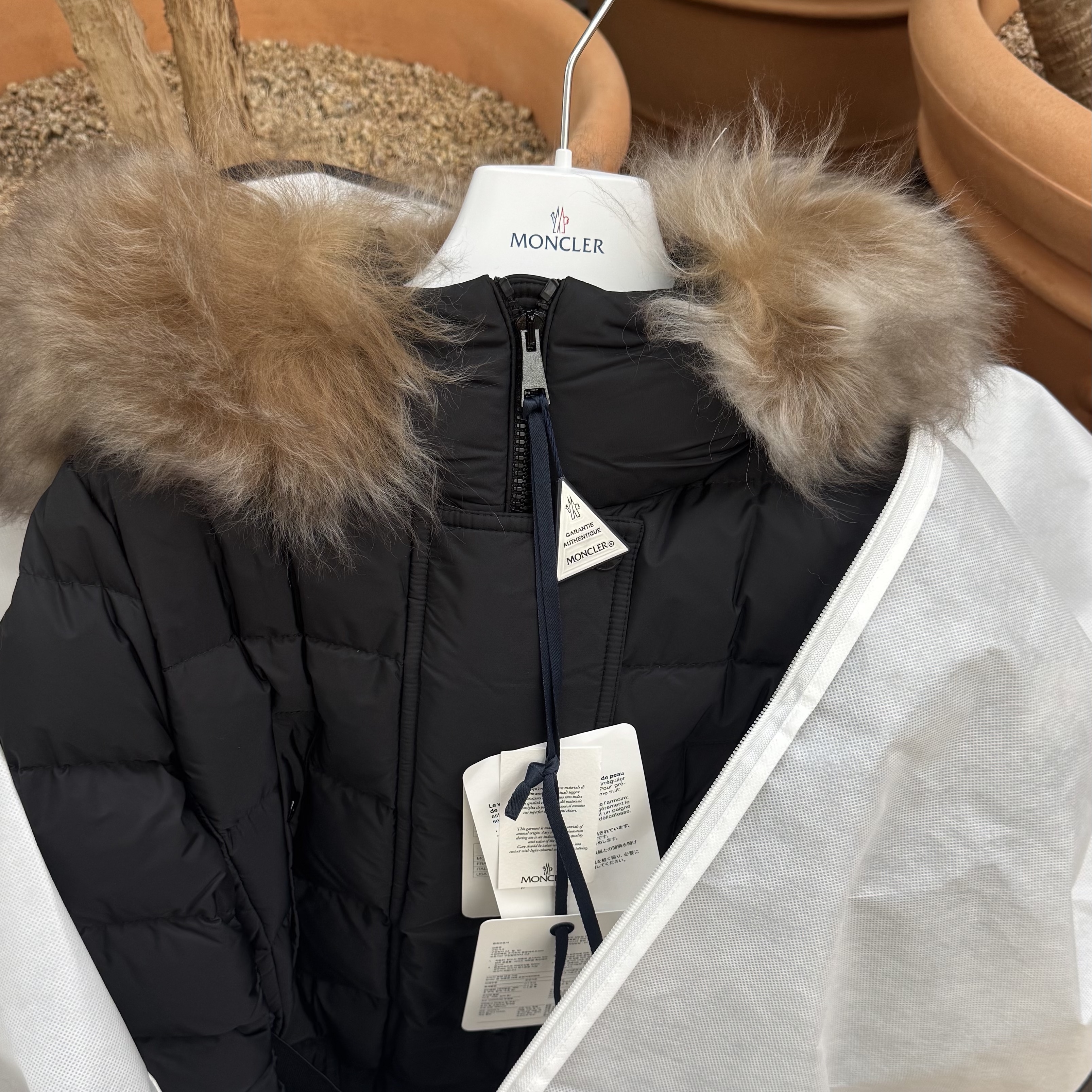 (W) Moncler Khloe Long Down Jacket Black Beige - 24FW 착용 스타일 - 4