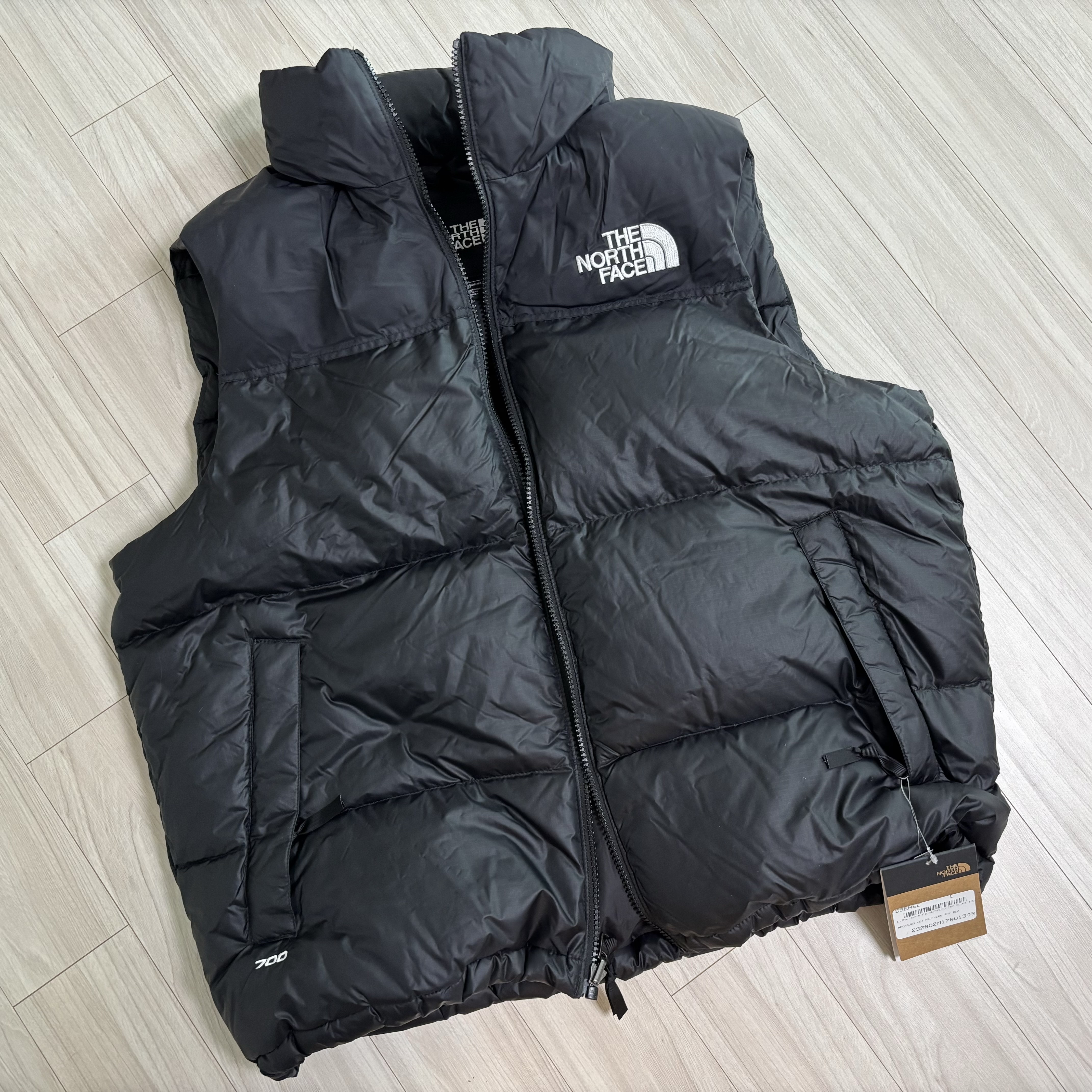 The North Face 1996 Retro Nuptse Vest Black 착용 스타일