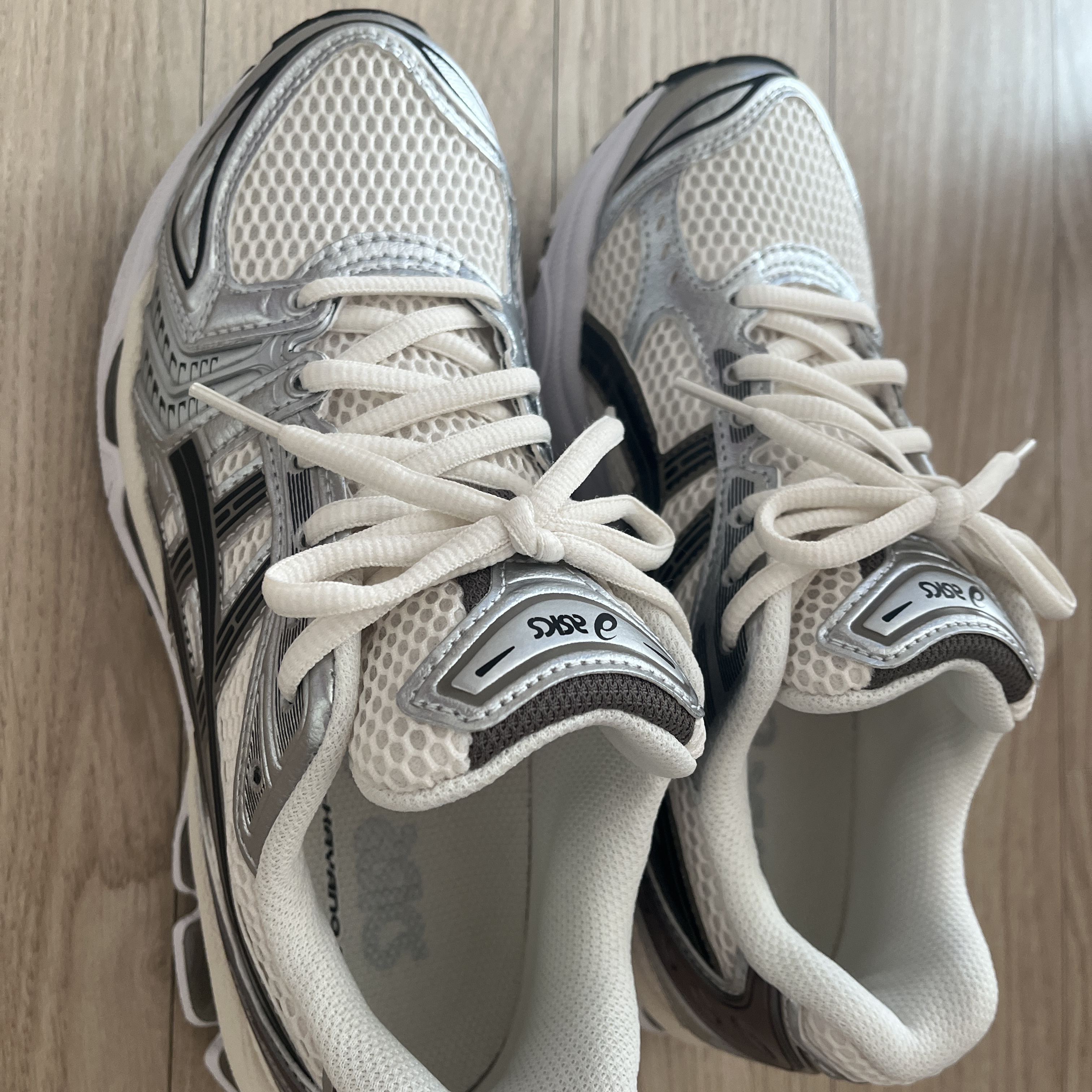 Asics Gel-Kayano 14 Cream Black 착용 스타일