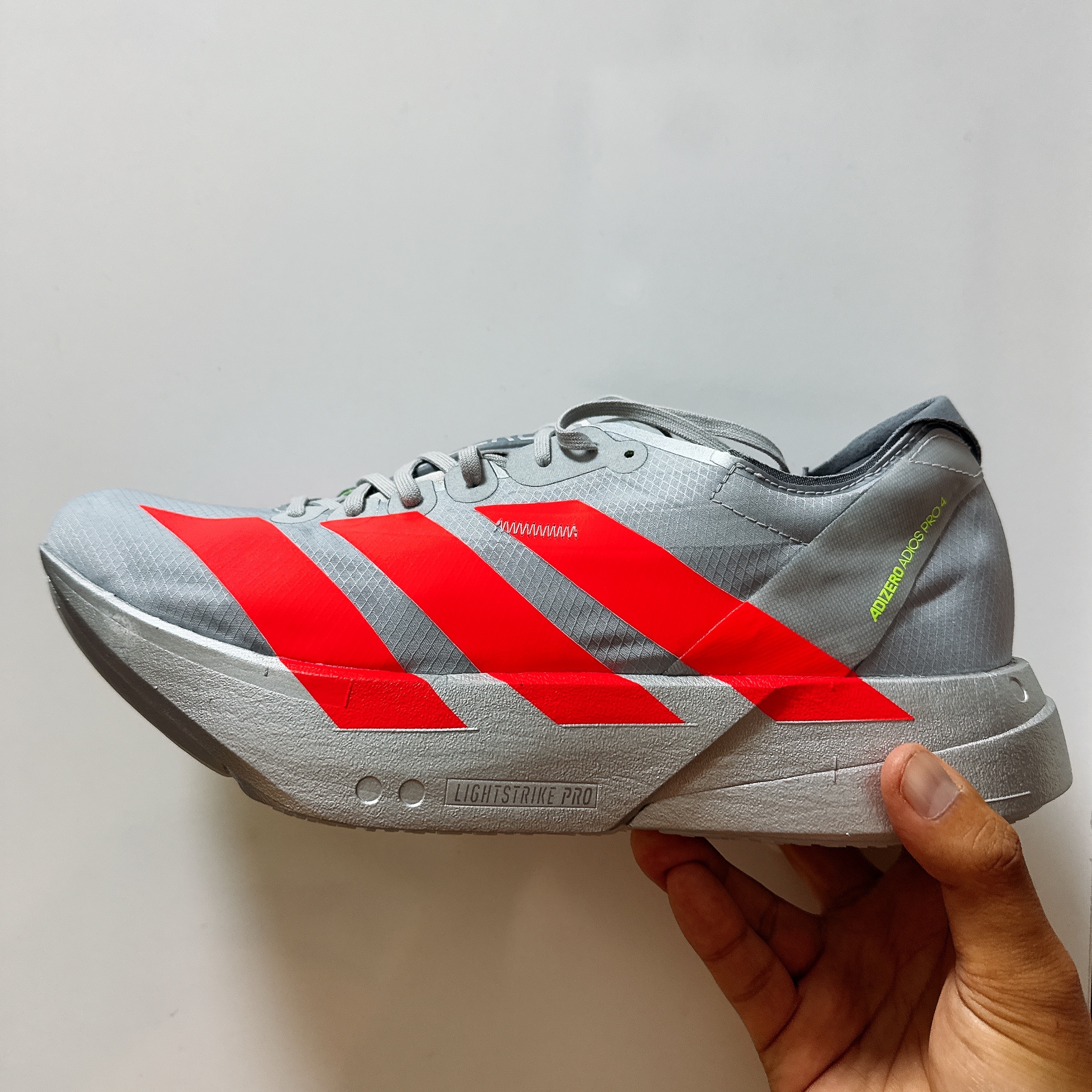 Adidas Adizero Adios Pro 4 Silver Metallic Lucid Red 착용 스타일