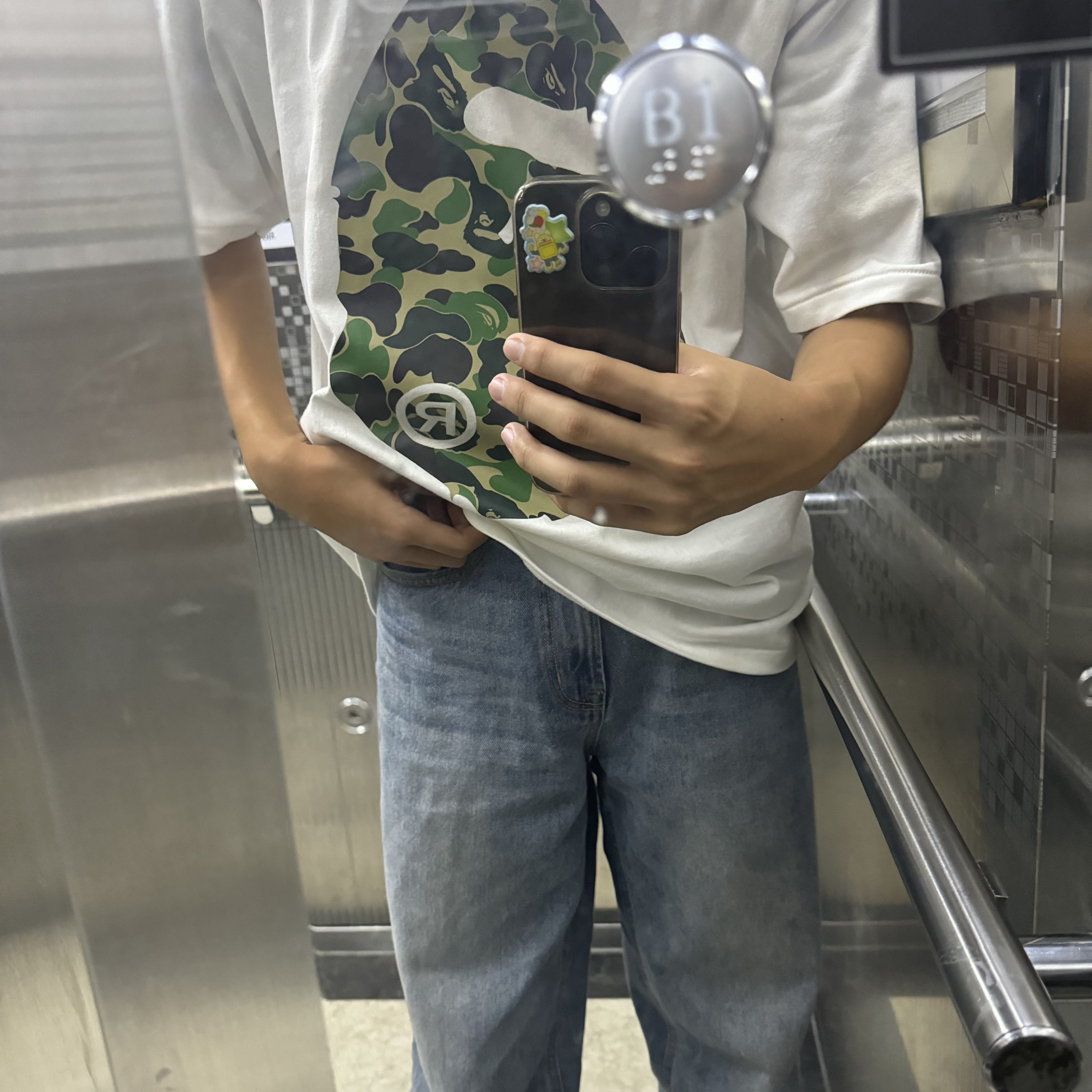 BAPE ABC Camo Big Ape Head T-Shirt White Green 착용 스타일