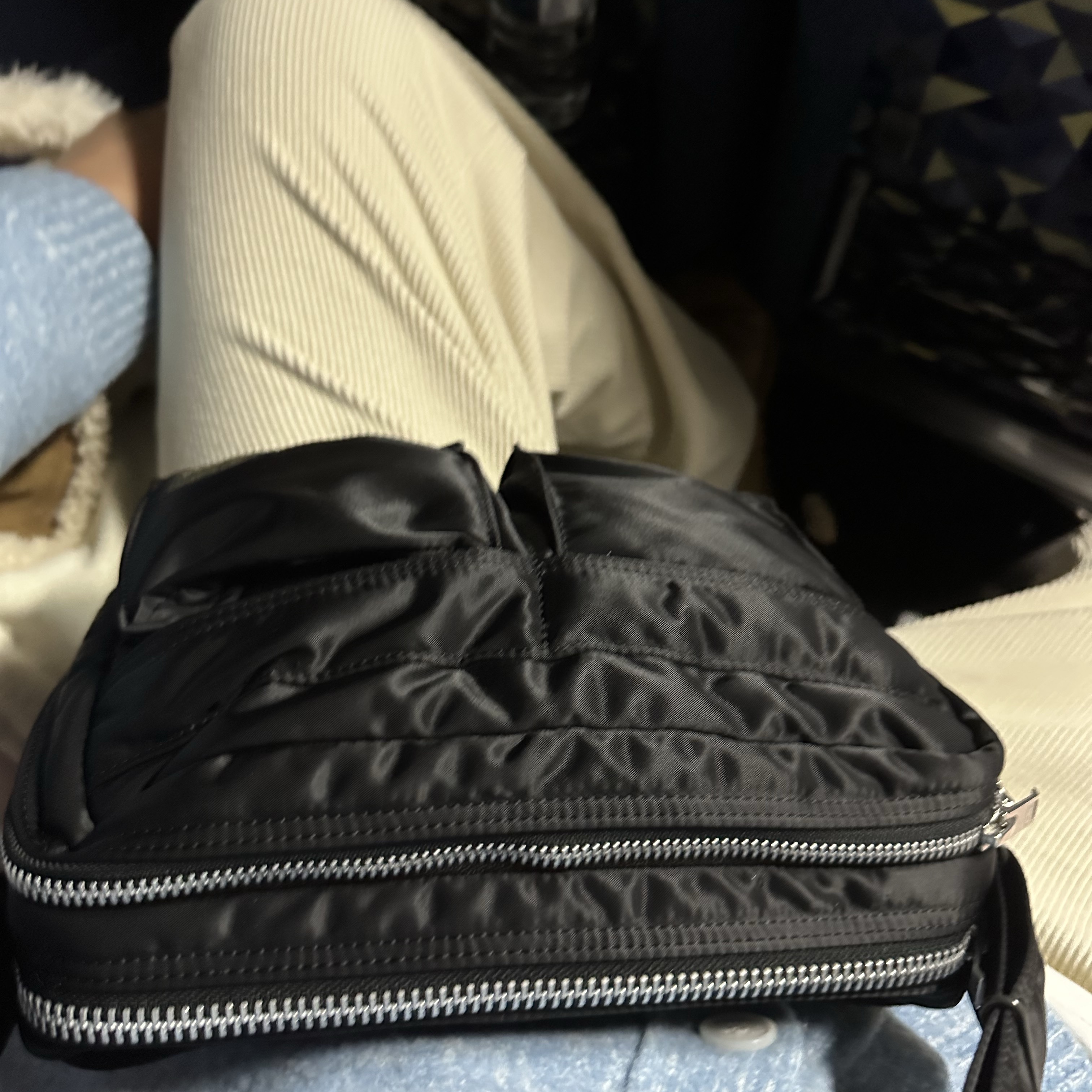 Porter All New Tanker Sling Bag Zip Black 착용 스타일