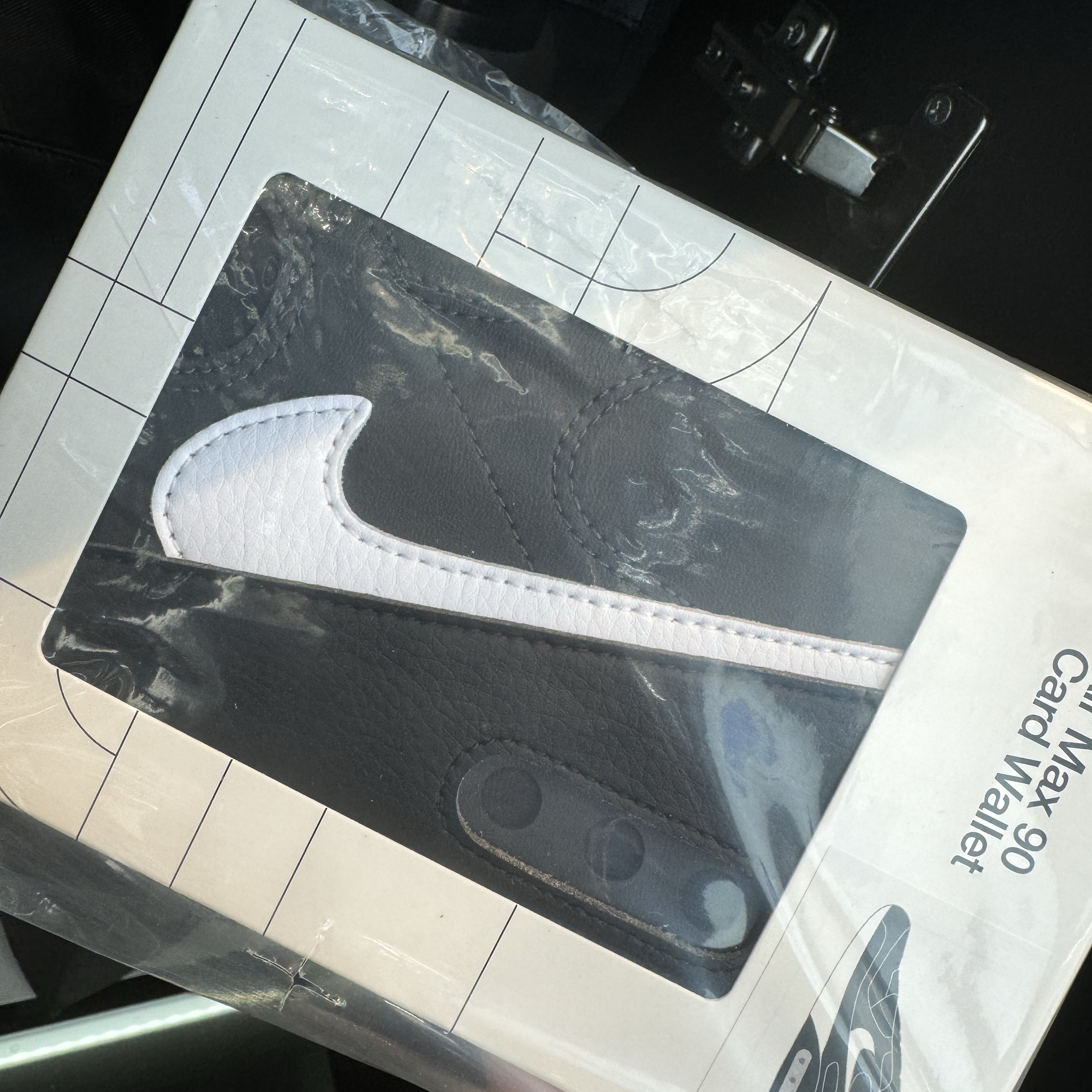 Nike Icon Air Max 90 Card Wallet Black 착용 스타일