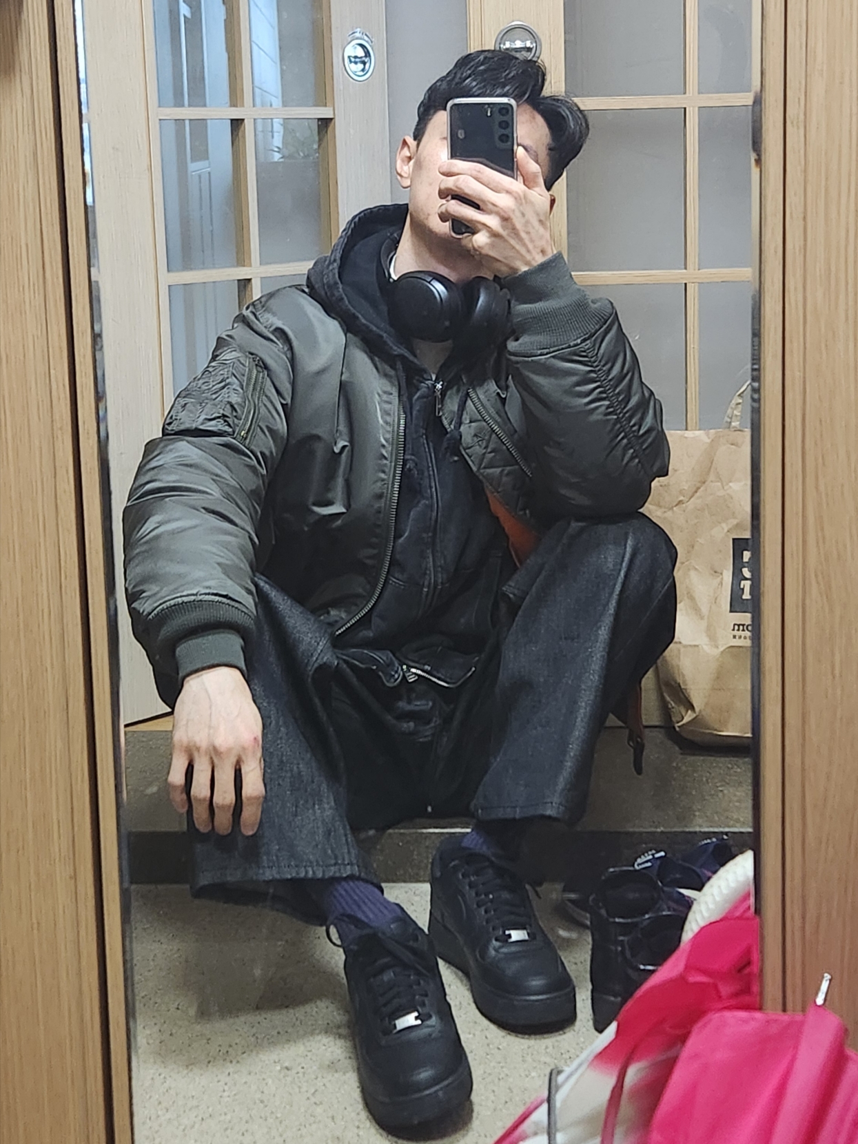 Nike Air Force 1 '07 Low Triple Black 착용 스타일