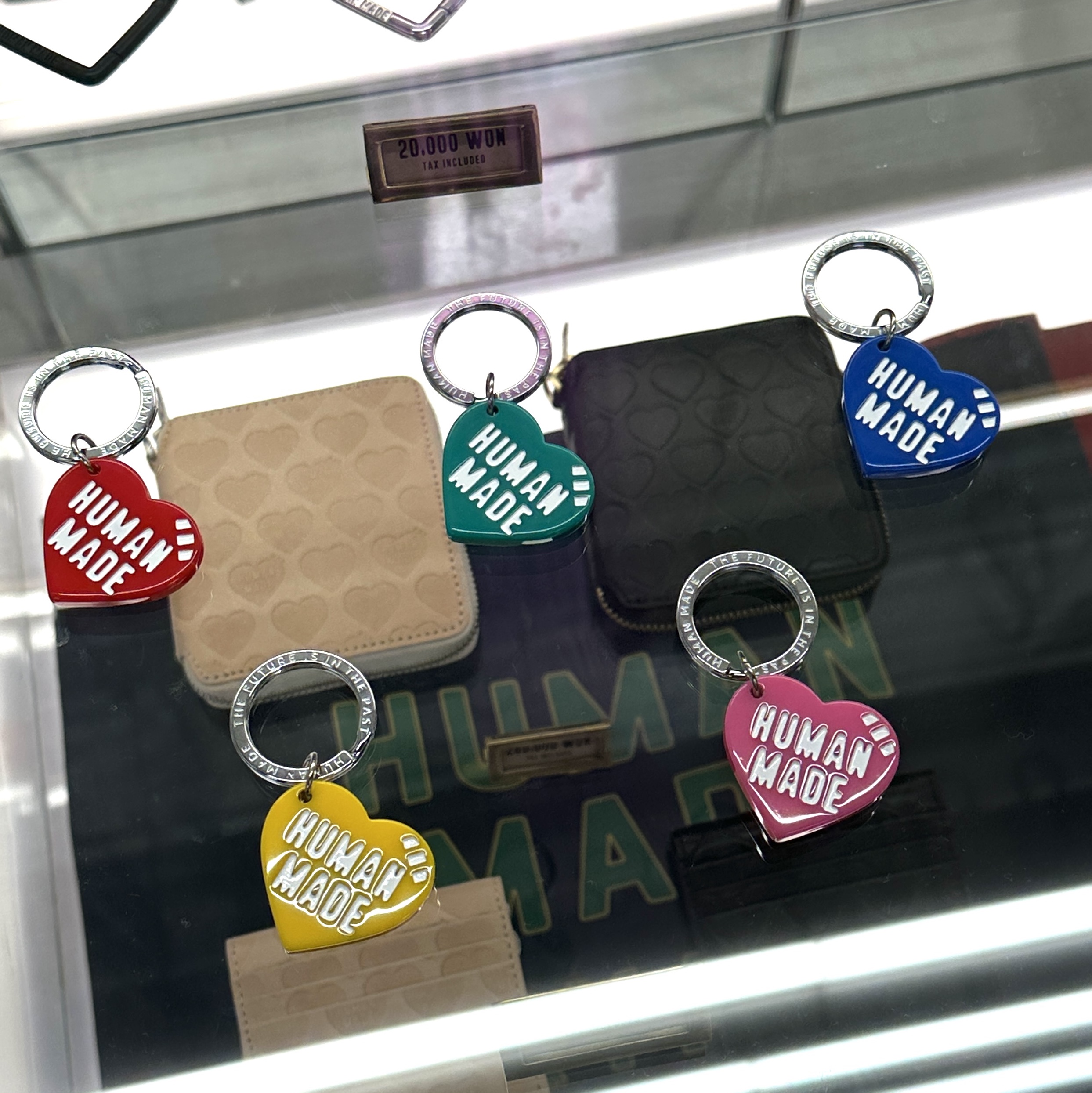 Human Made Heart Keyring Yellow, Human Made Heart Keyring Red 착용 스타일 - 1