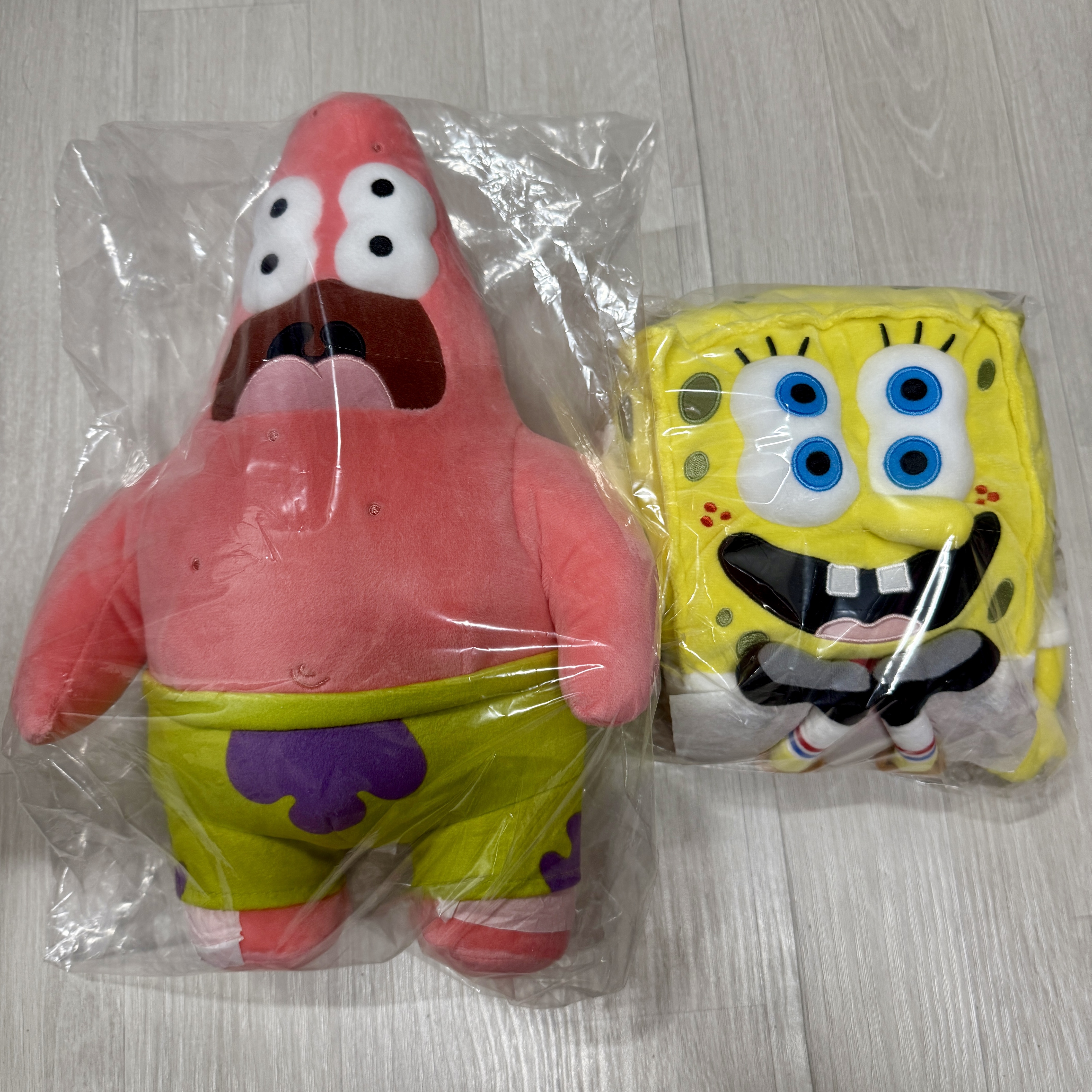 Uniqlo UT x CPFM x SpongeBob Plush Toy SpongeBob, Uniqlo UT x CPFM x SpongeBob Plush Toy Patrick Star 착용 스타일 - 2