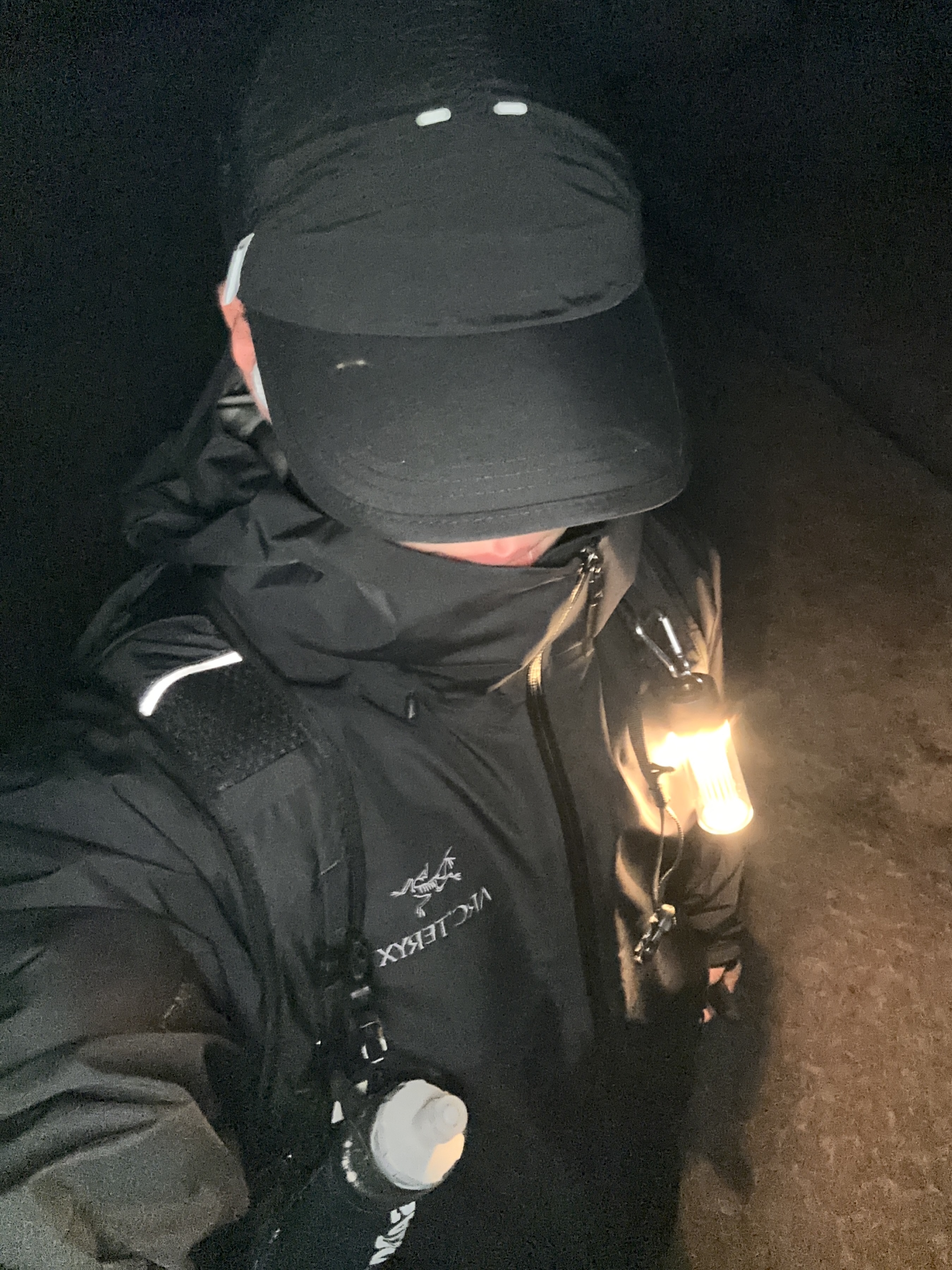 Arc'teryx Beta LT Jacket Black 착용 스타일