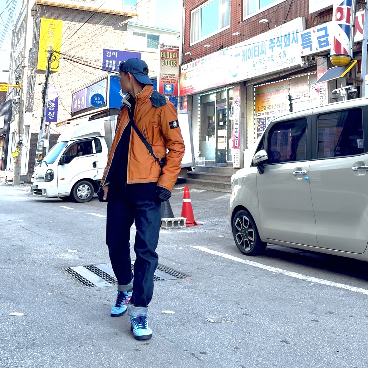 Adidas x C.P. Company Manchester Spezial Light Blue Bright Red 착용 스타일 - 2
