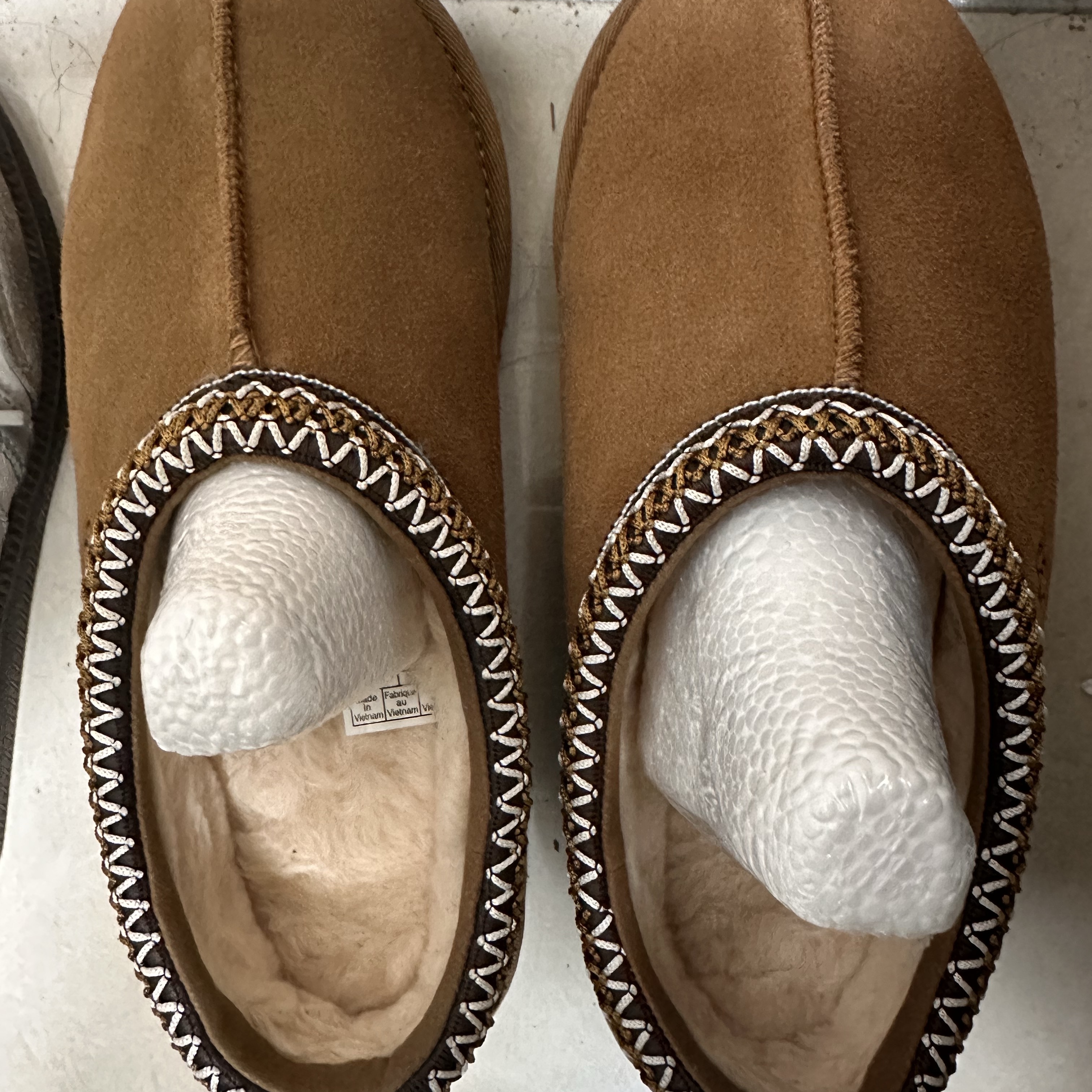 (W) UGG Tasman Slipper Chestnut 착용 스타일