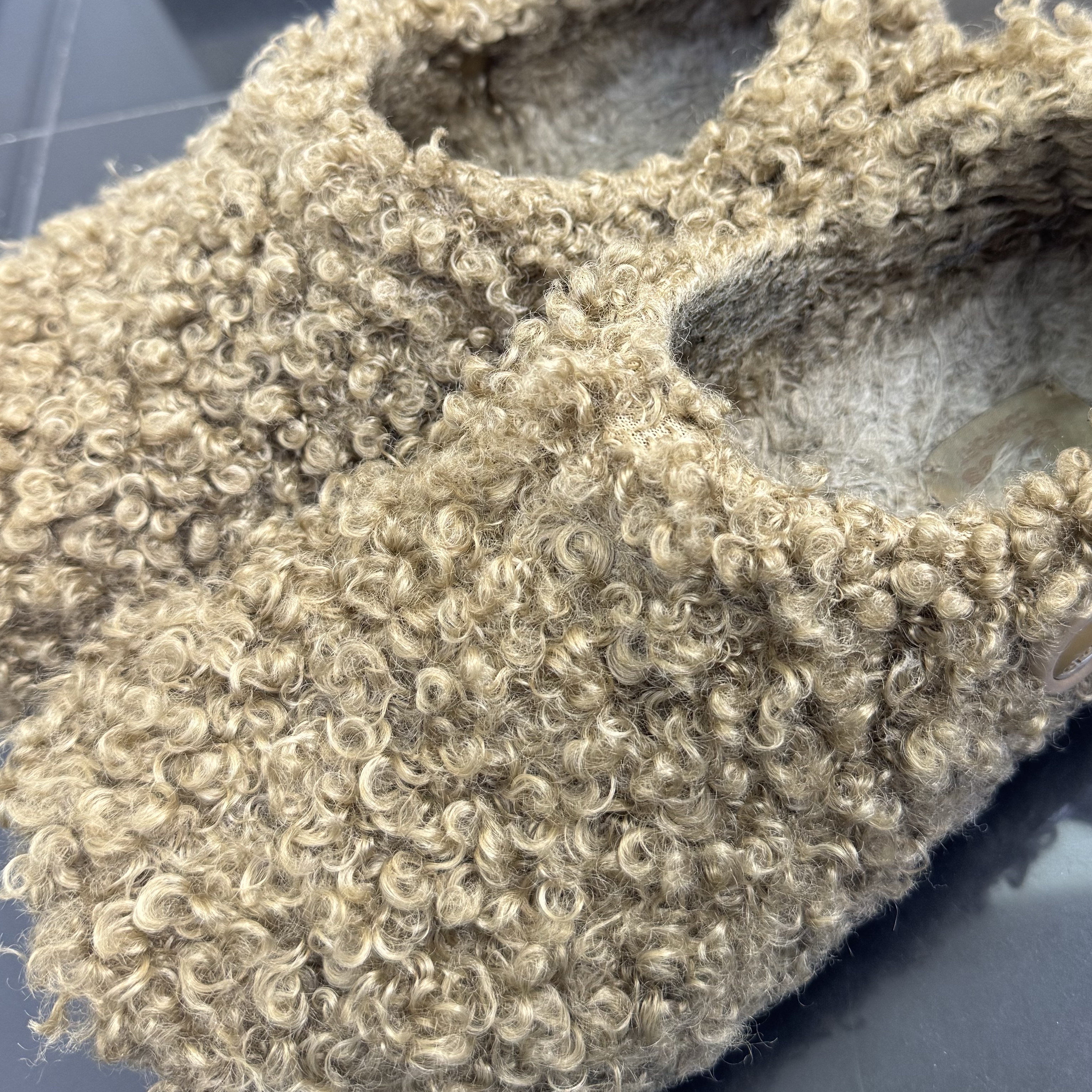 Crocs Classic Faux Doodle Fur Clog Sepia 착용 스타일
