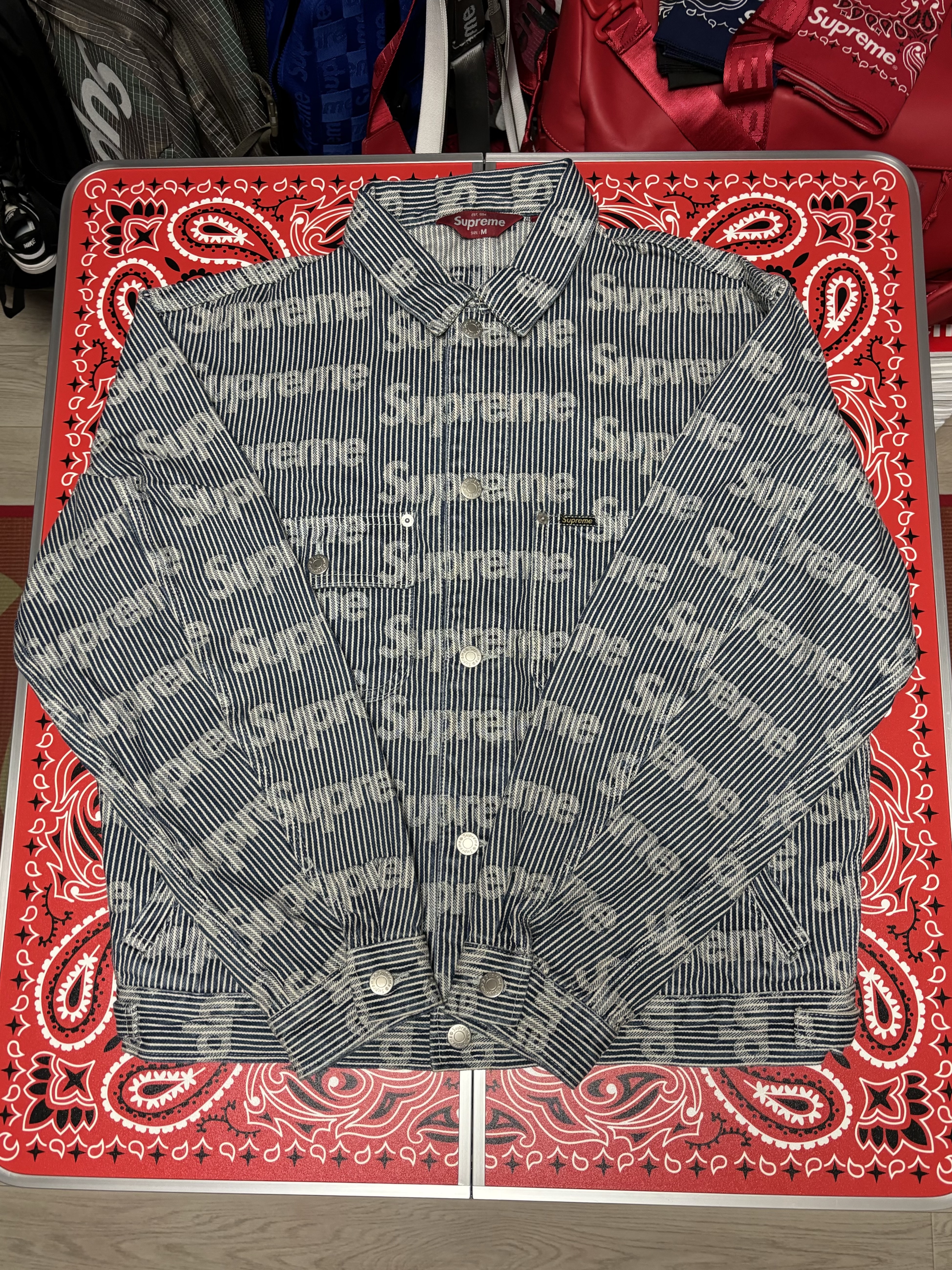 Supreme Big Logo Chenille Varsity Jacket Red - 24SS, Supreme Overprint Small Box S/S Top Blue - 24SS 착용 스타일 - 7
