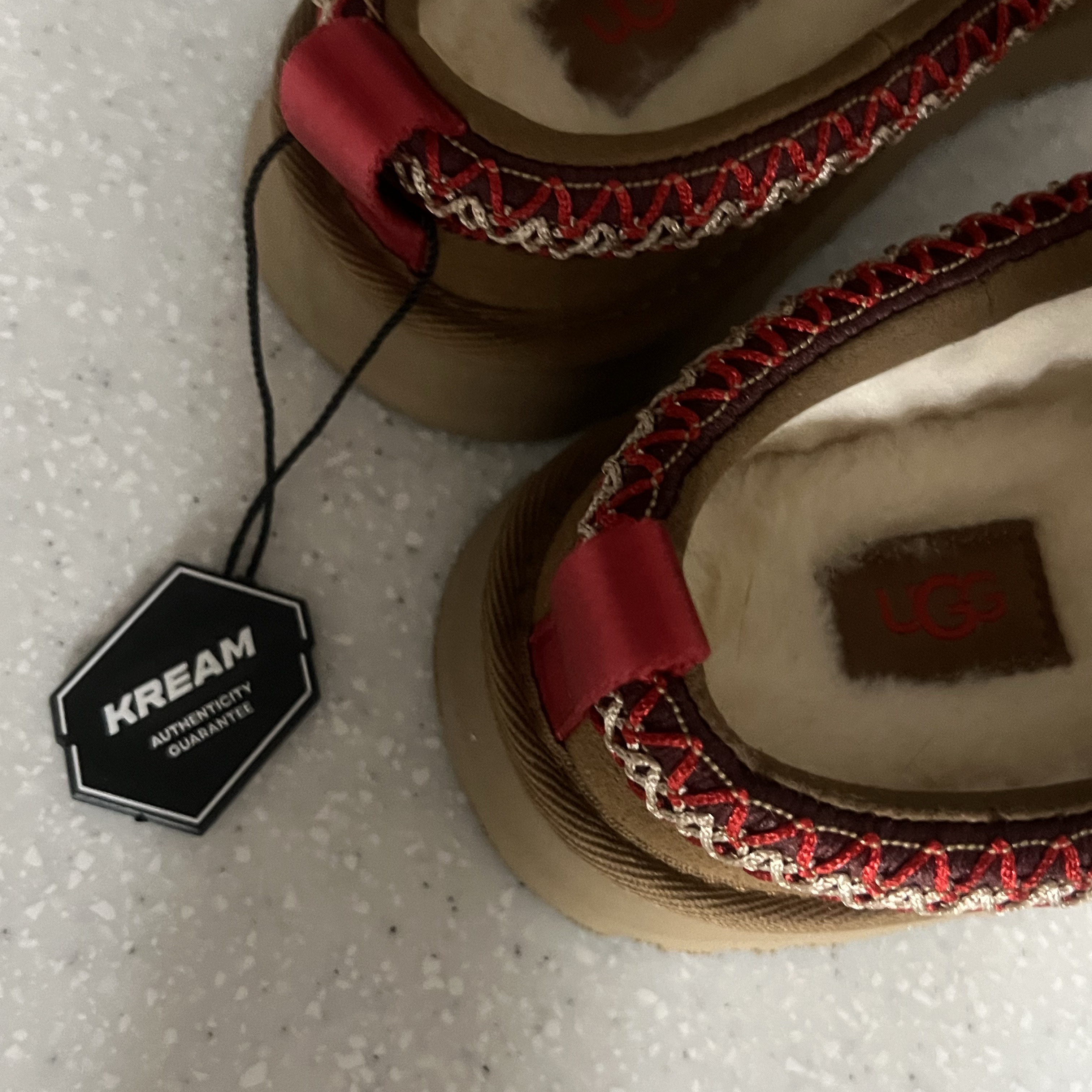 (Kids) UGG Tazz Slipper Chestnut 착용 스타일