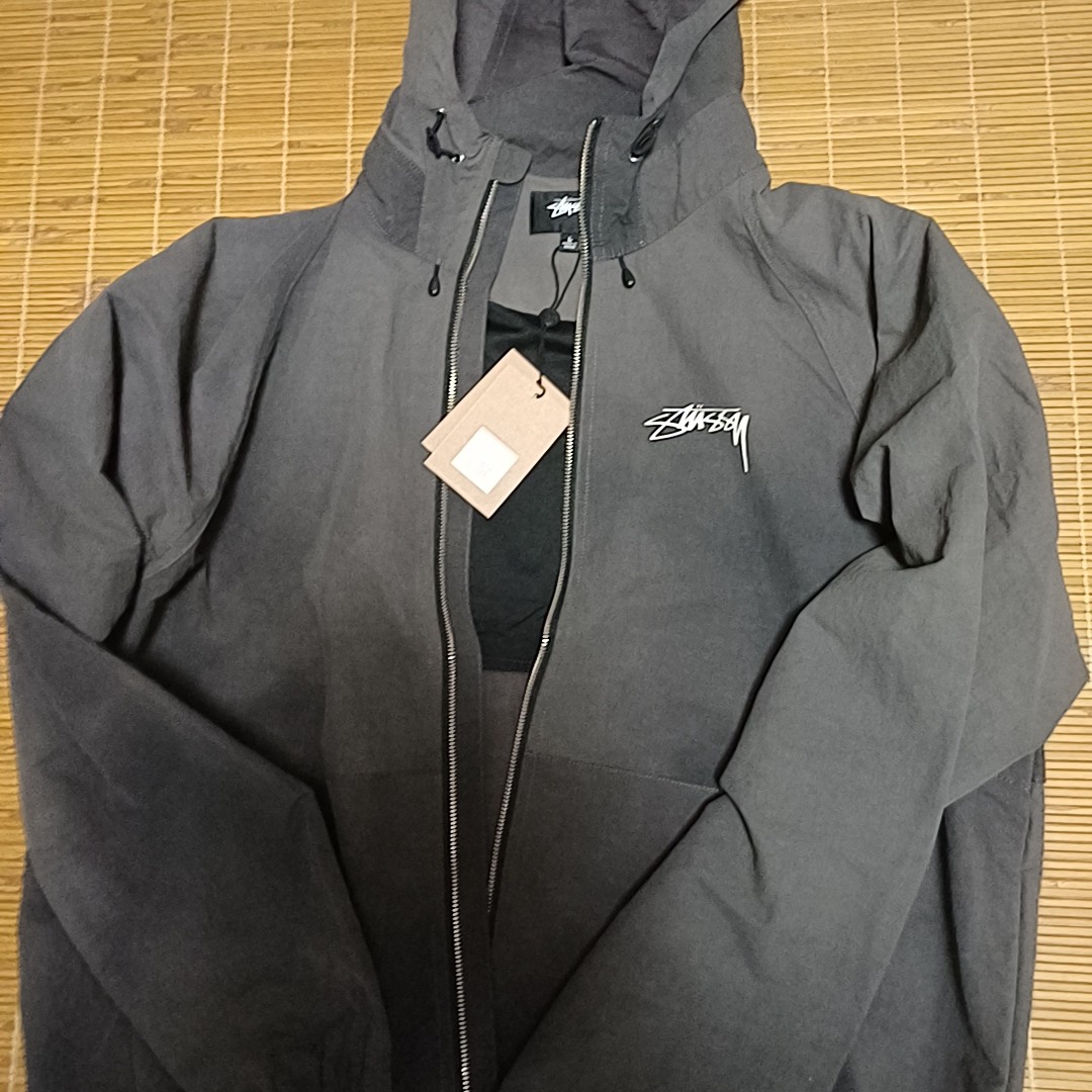 Stussy Wave Dye Beach Shell Jacket Black 착용 스타일